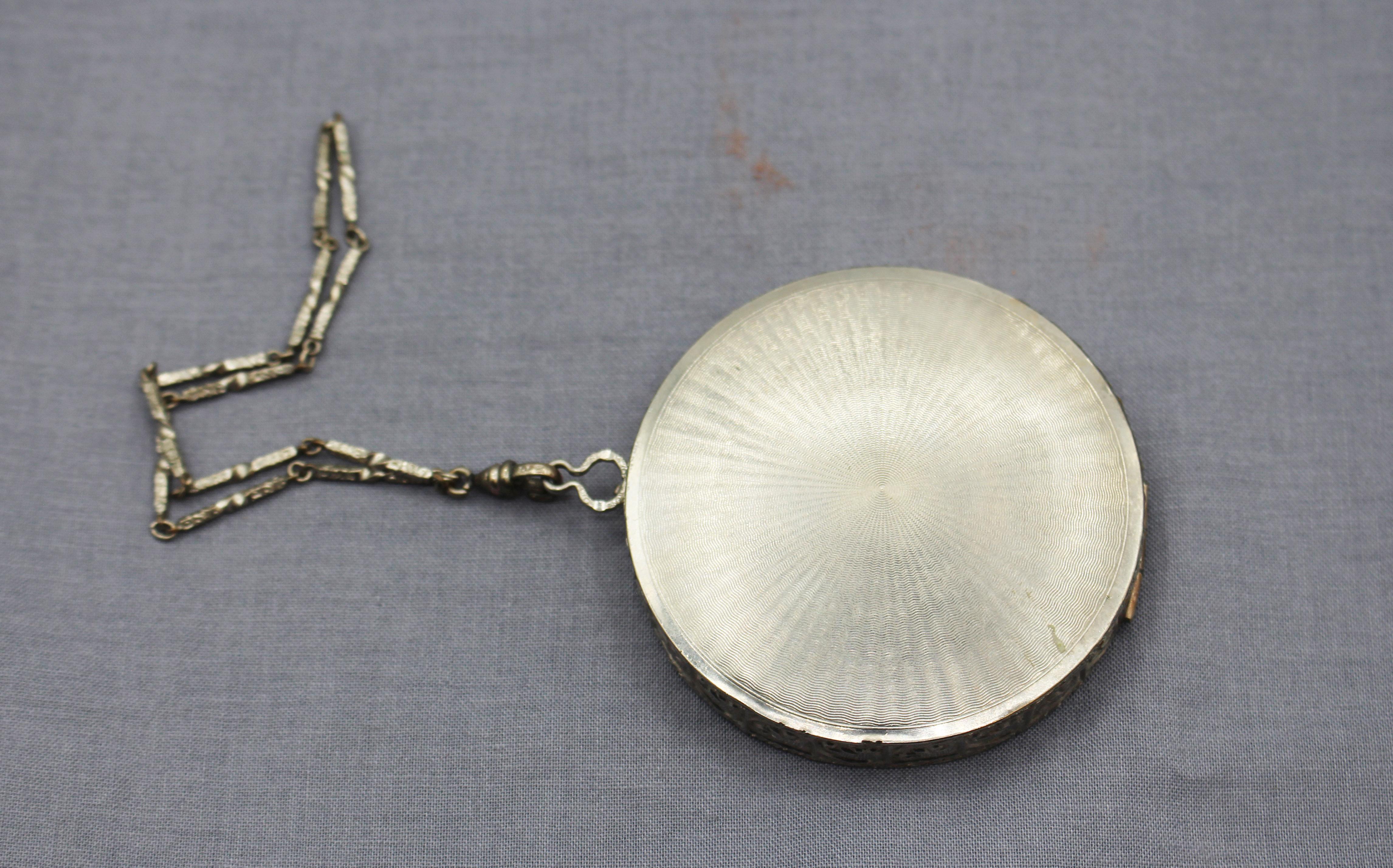 C. 1920s-30s Art Decó Compacto de Señora en Placa de Plata con Cadena de Muñeca siglo XX en venta