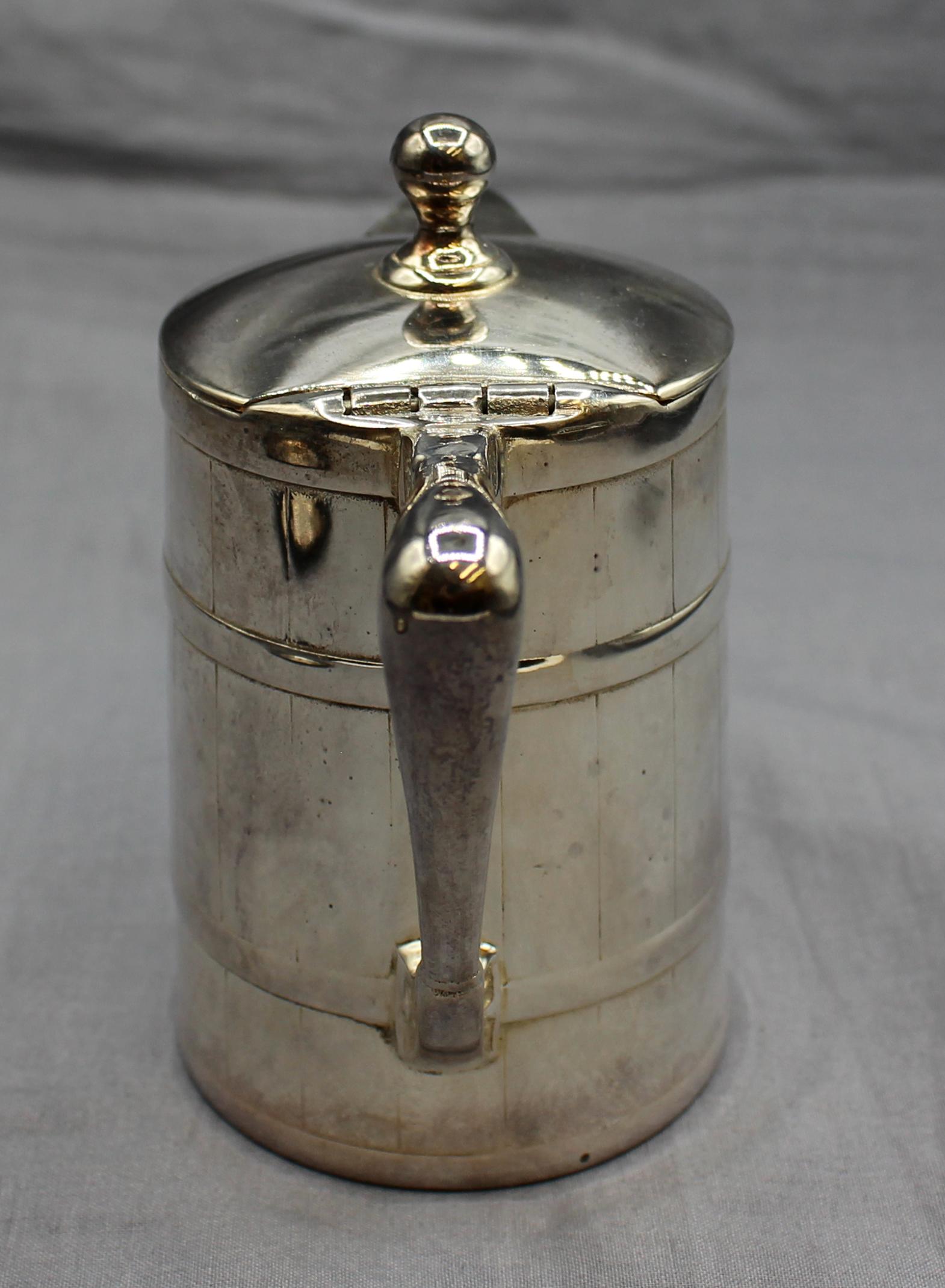 Americano c. Brocca da sciroppo anglo-americana in argento del 1920 con supporto in vendita