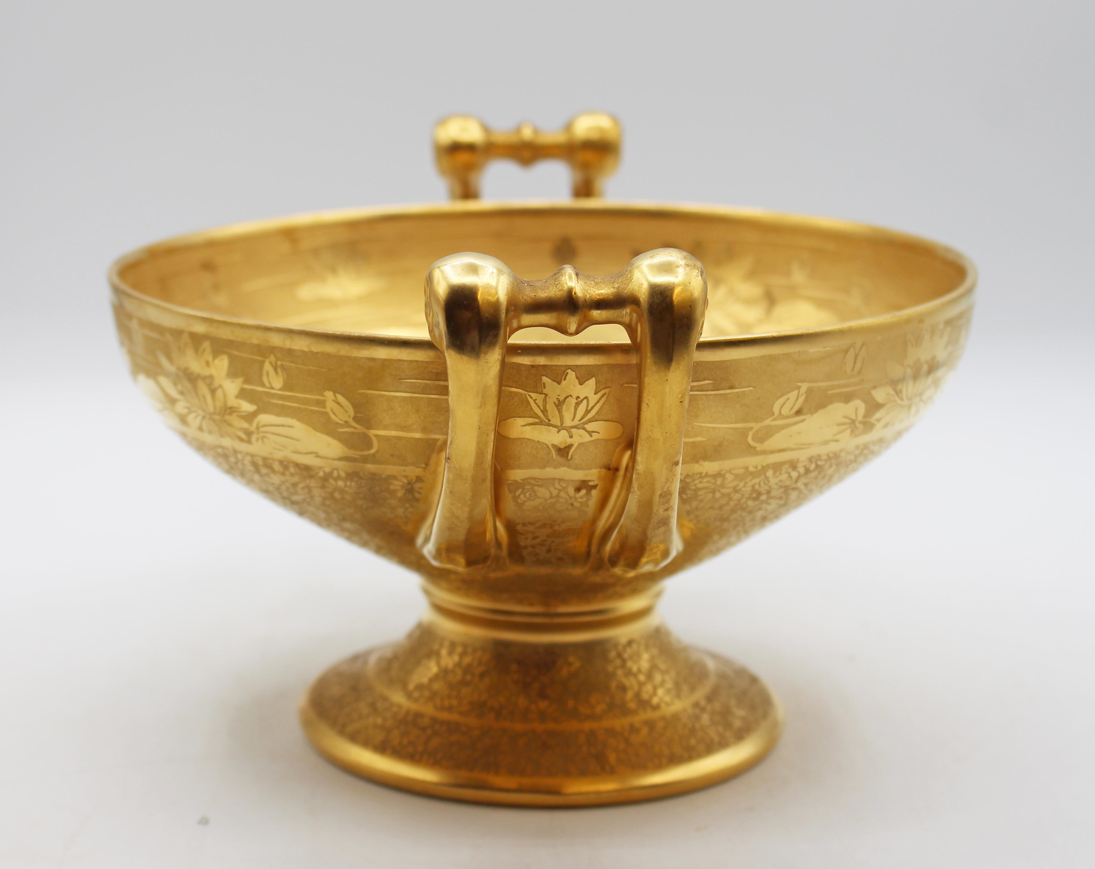 American C. 1920s Art Deco Gold Encrusted Porcelain Fruit Bowl For Sale