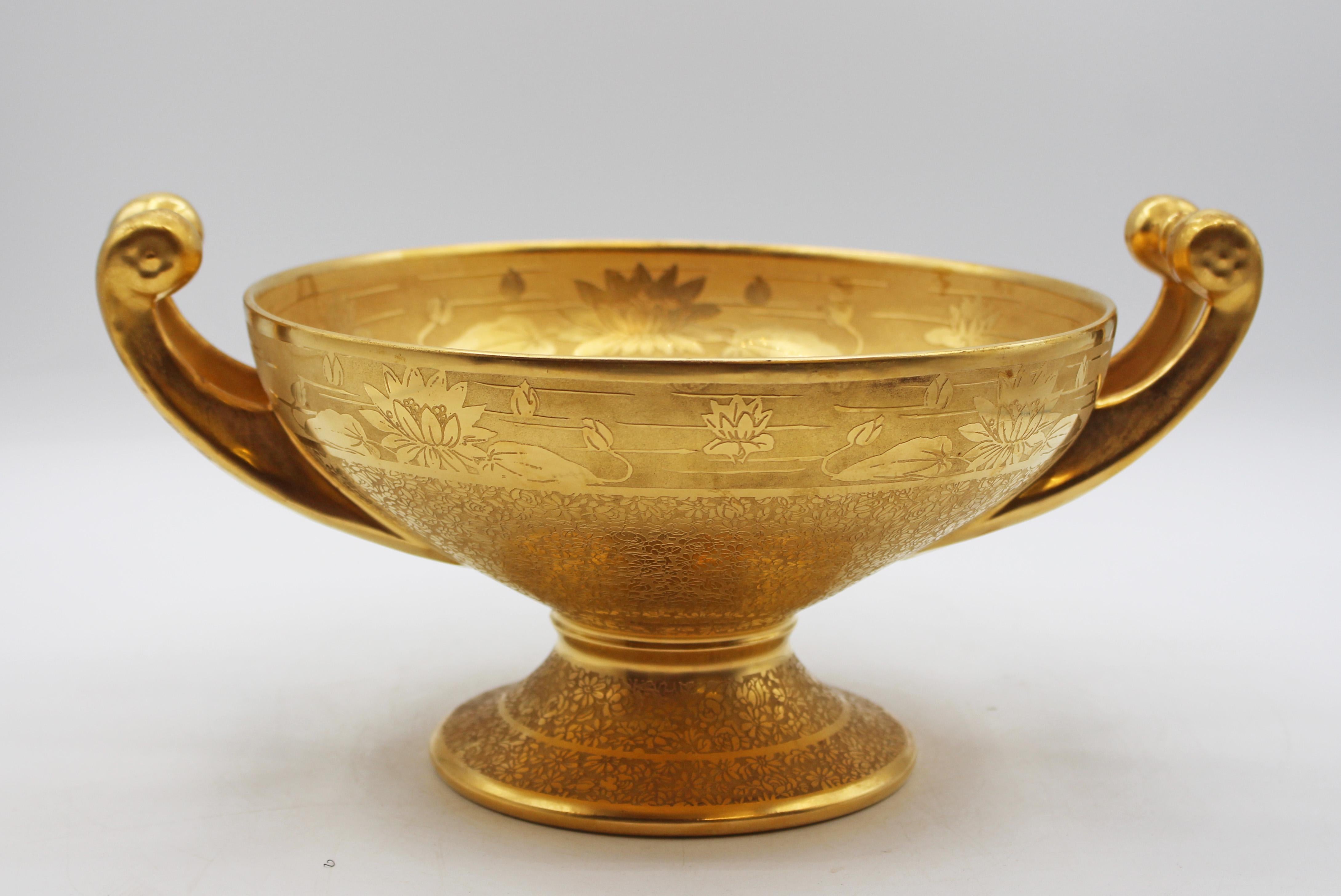 C. 1920s Art Deco Gold Encrusted Porcelain Fruit Bowl In Good Condition For Sale In Chapel Hill, NC