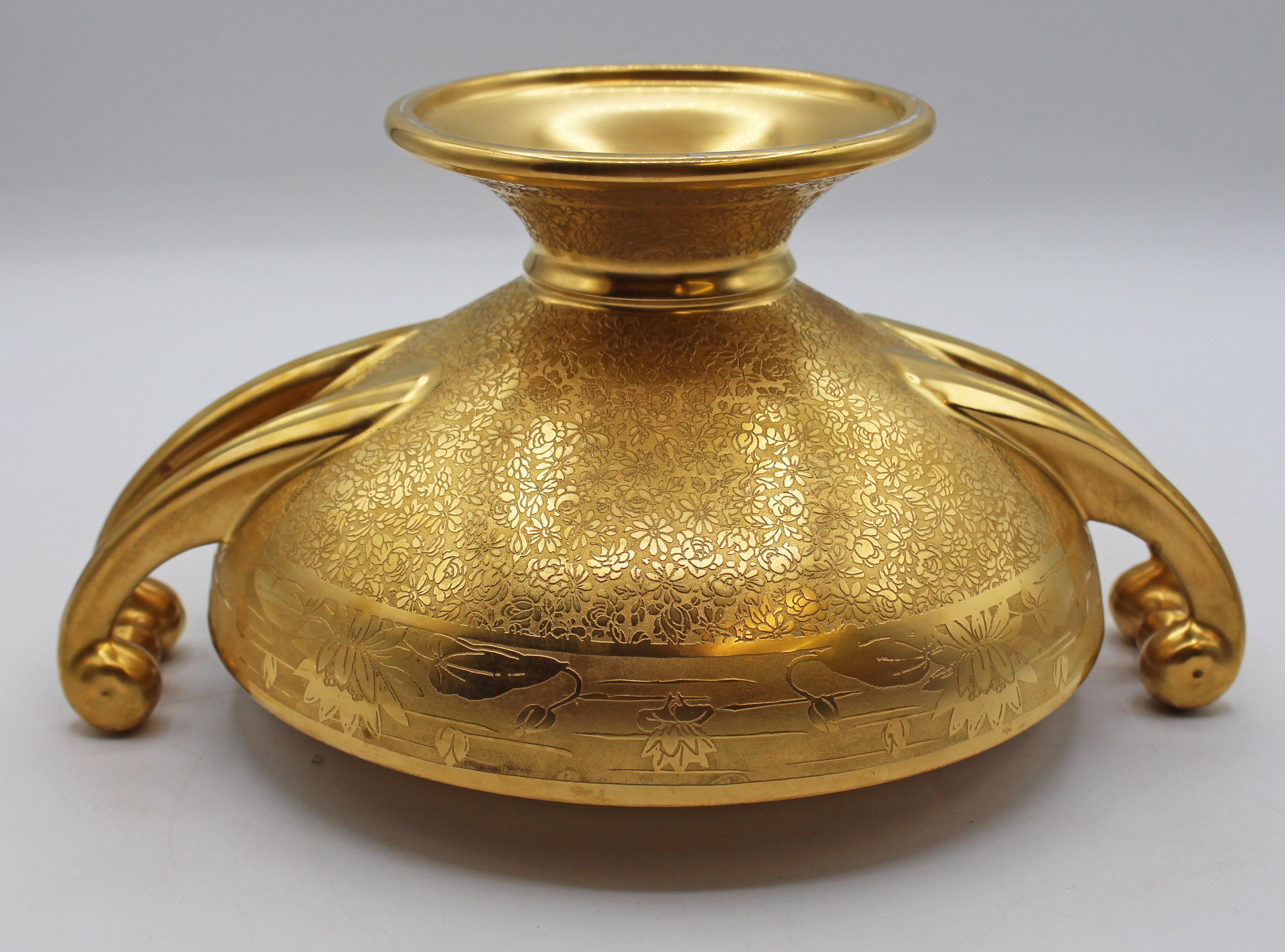 C. 1920s Art Deco Gold Encrusted Porcelain Fruit Bowl For Sale 3