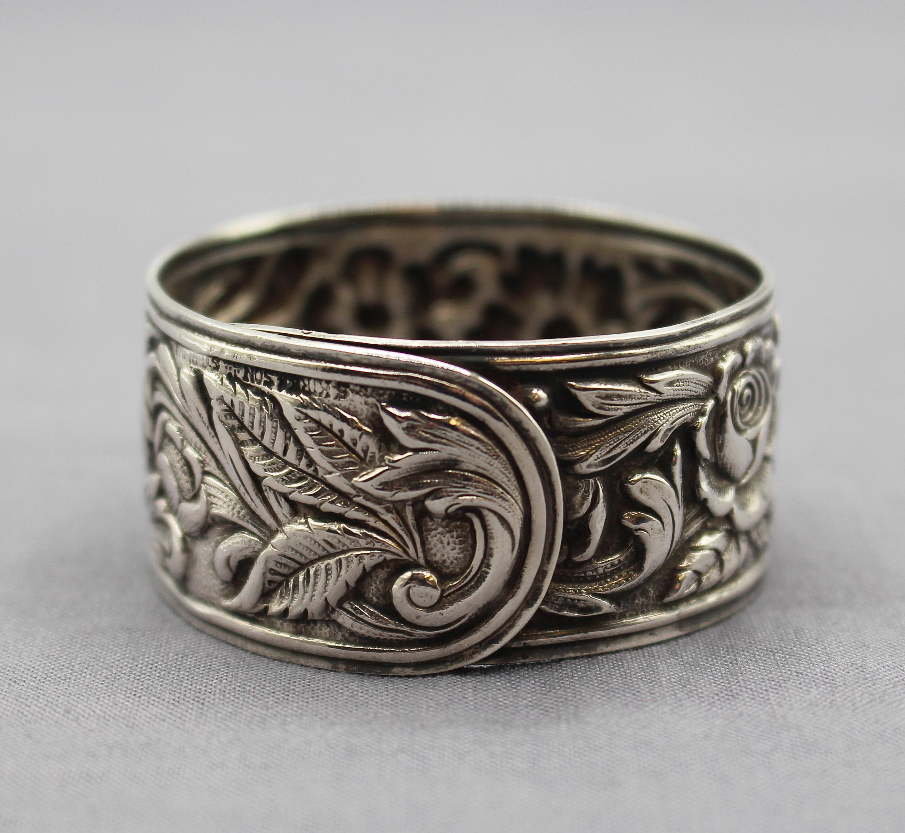 Americano C. Anello tovagliolo Kirk in argento sterling repousse degli anni 1930-40 in vendita