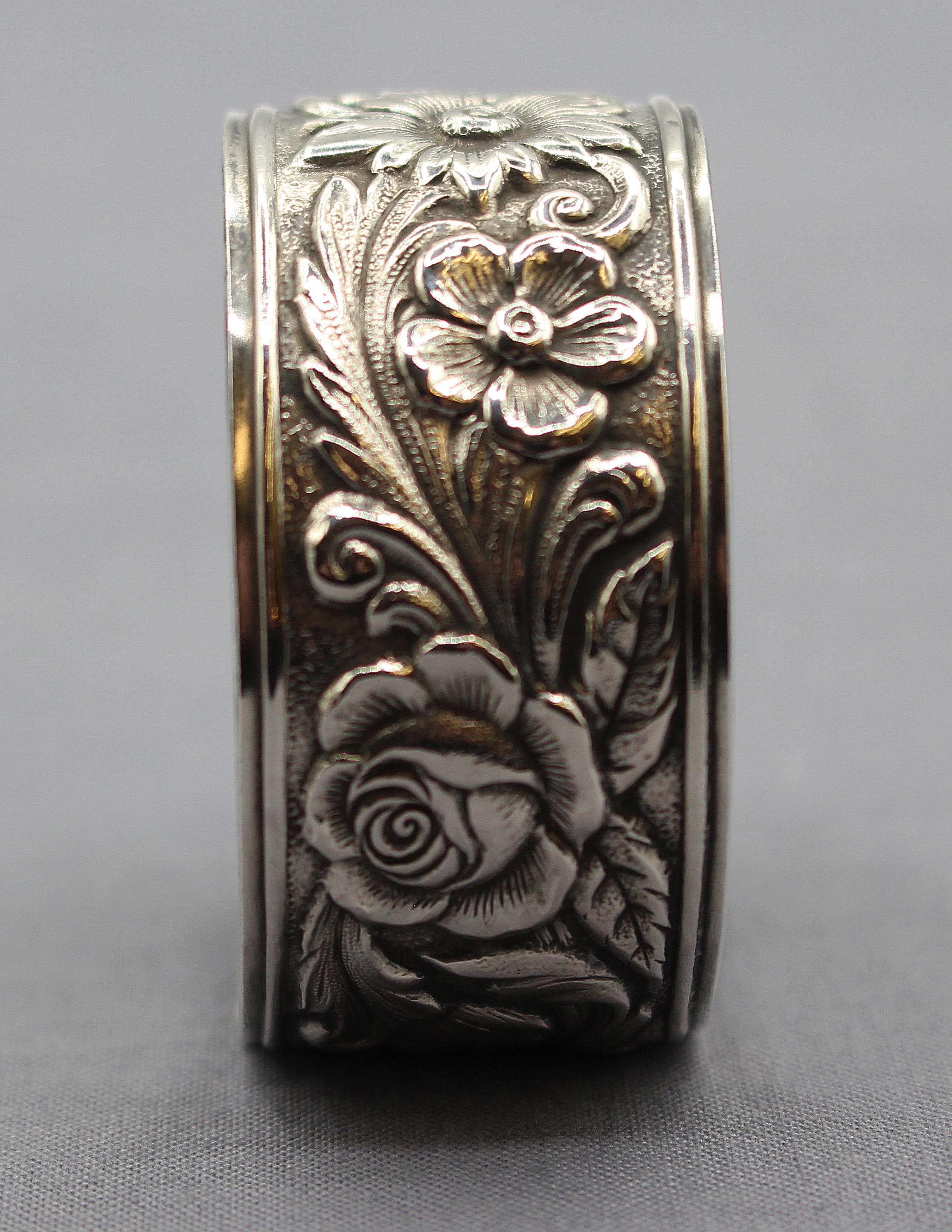C. Anello tovagliolo Kirk in argento sterling repousse degli anni 1930-40 In condizioni buone in vendita a Chapel Hill, NC