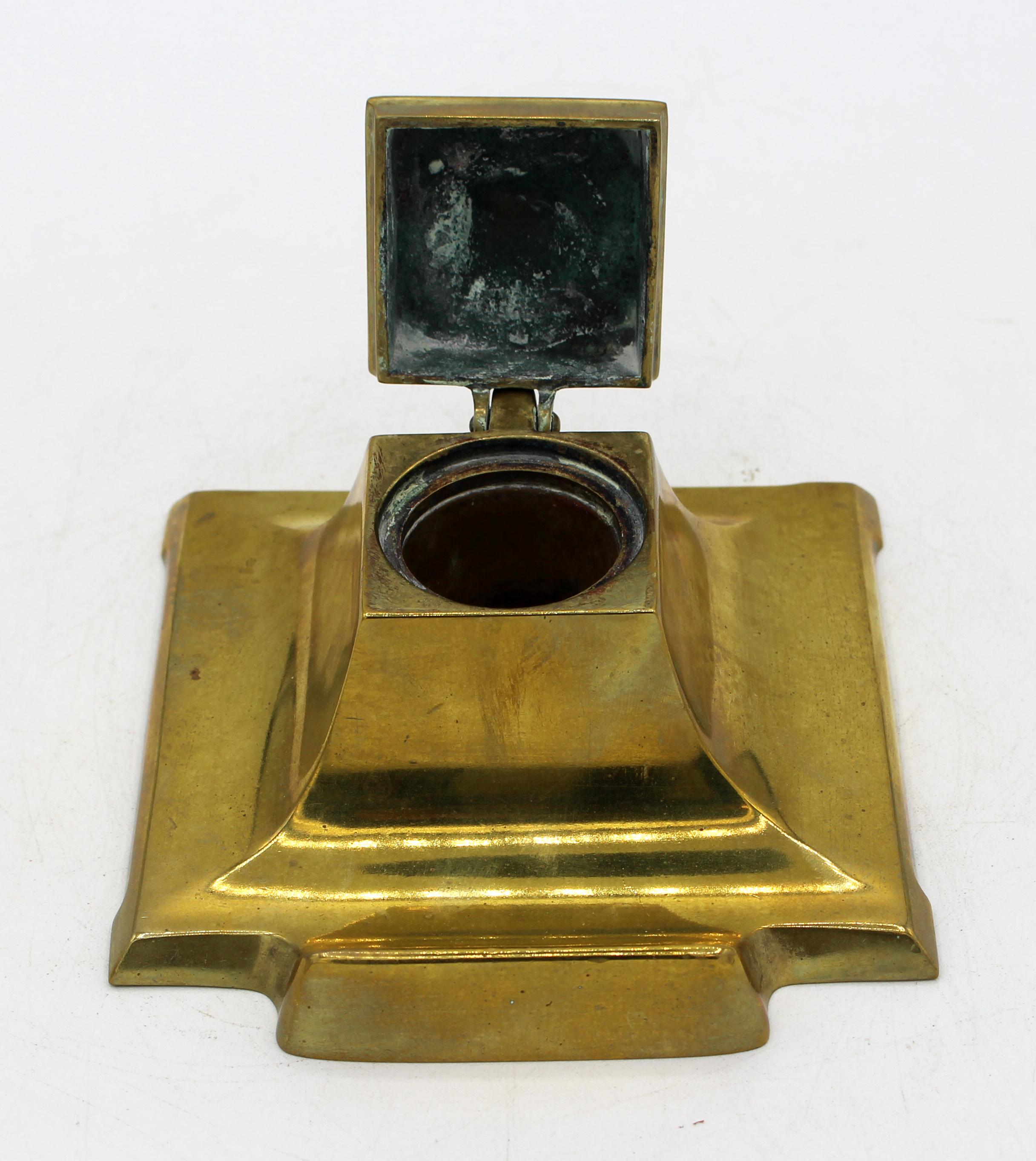 c. 1930 Tintero inglés Art Decó de latón siglo XX en venta
