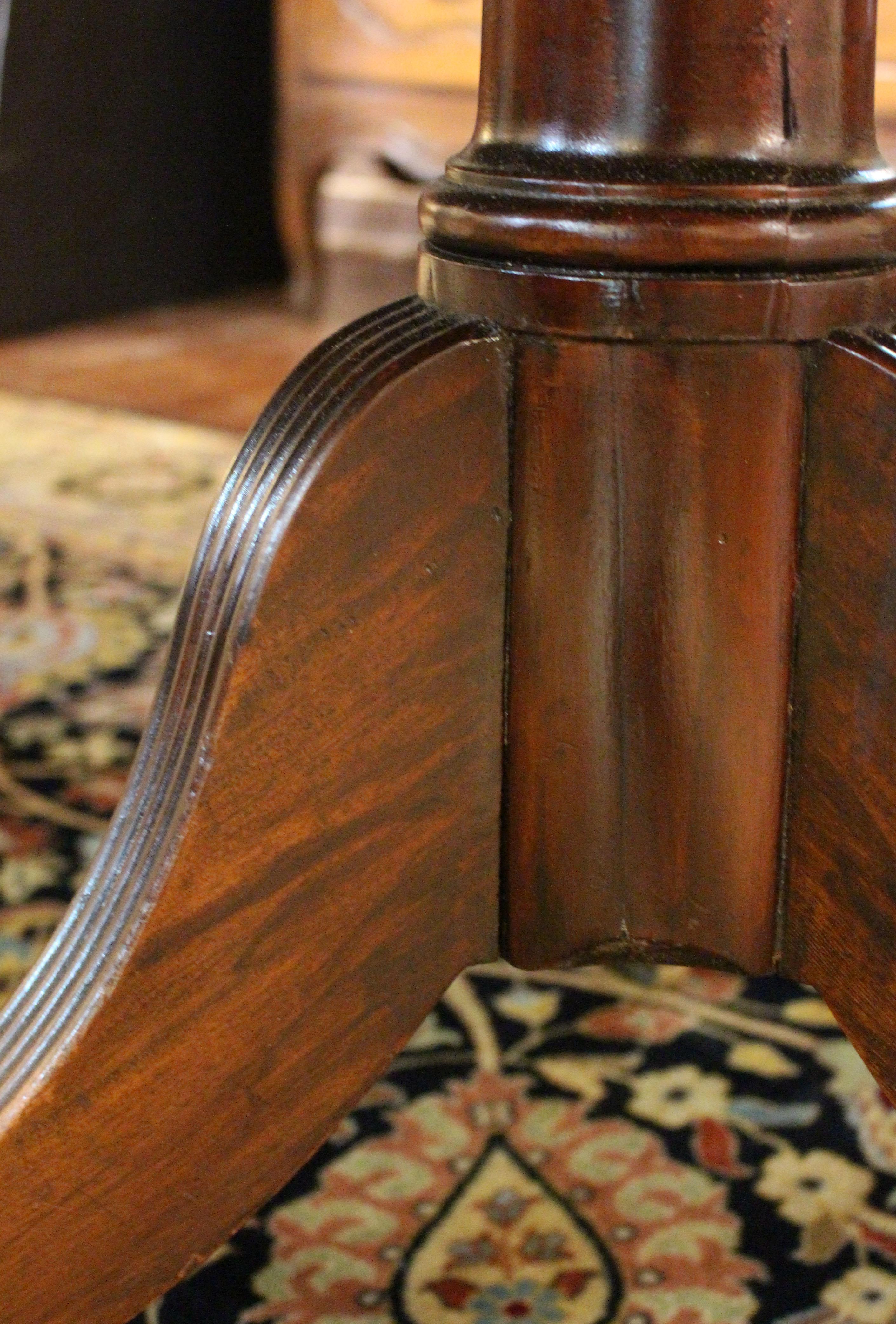 20ième siècle Table de salle à manger à double piédestal de style géorgien anglais vers 1930 en vente