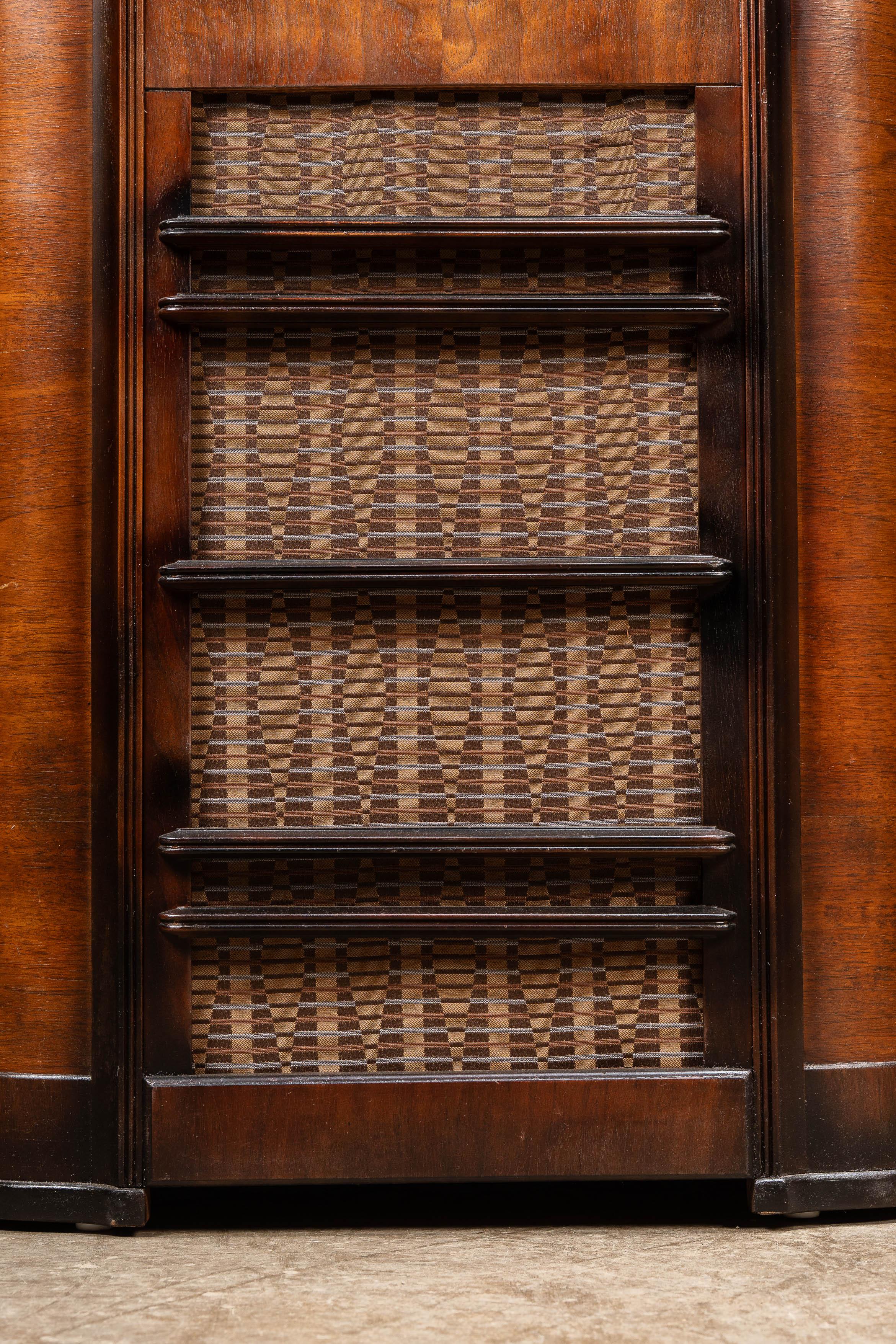 c. 1930 Model No. 6AC-1 Radio with Magic Eye by Fairbanks-Morse Bon état - En vente à Dekalb, IL