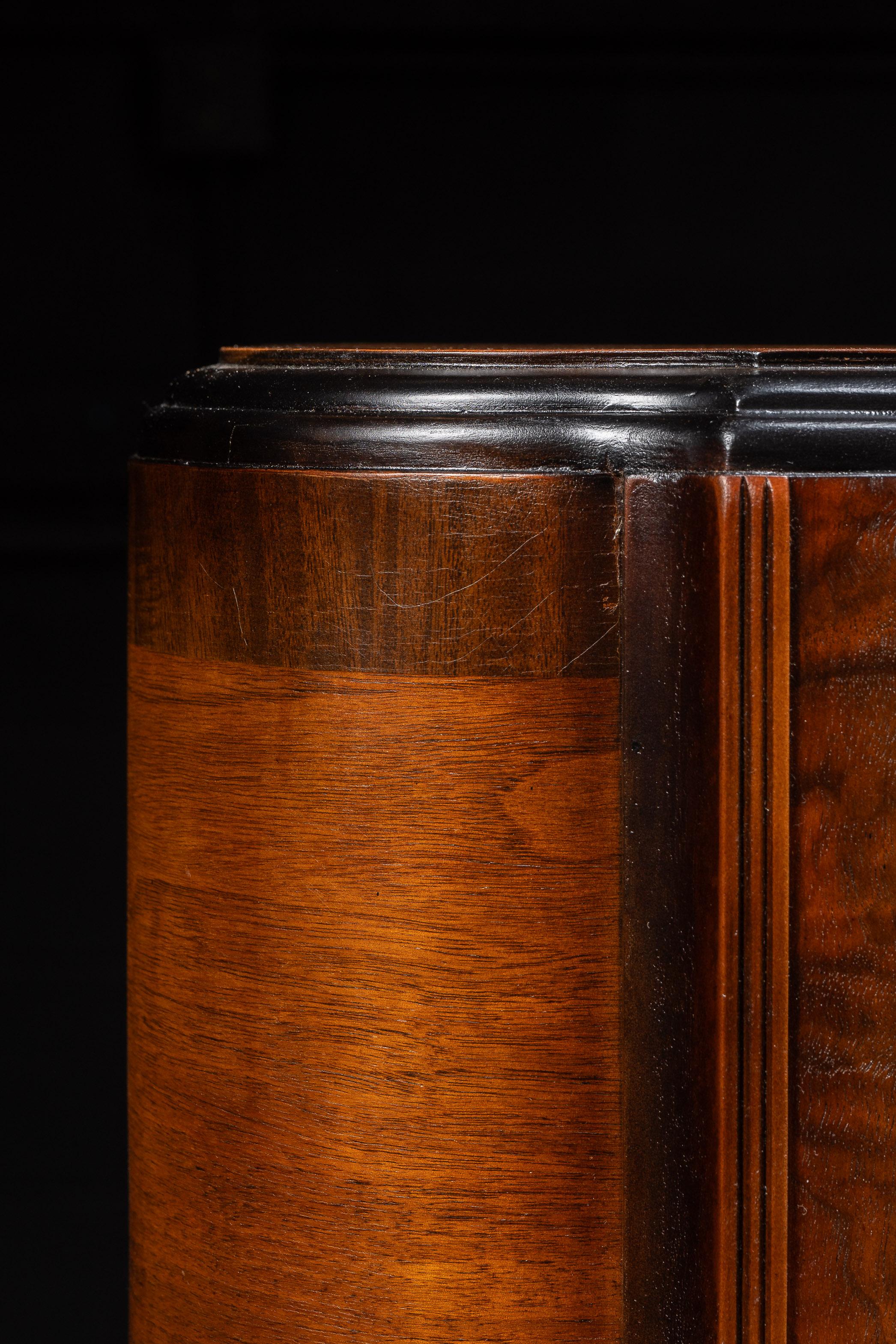 Milieu du XXe siècle c. 1930 Model No. 6AC-1 Radio with Magic Eye by Fairbanks-Morse en vente