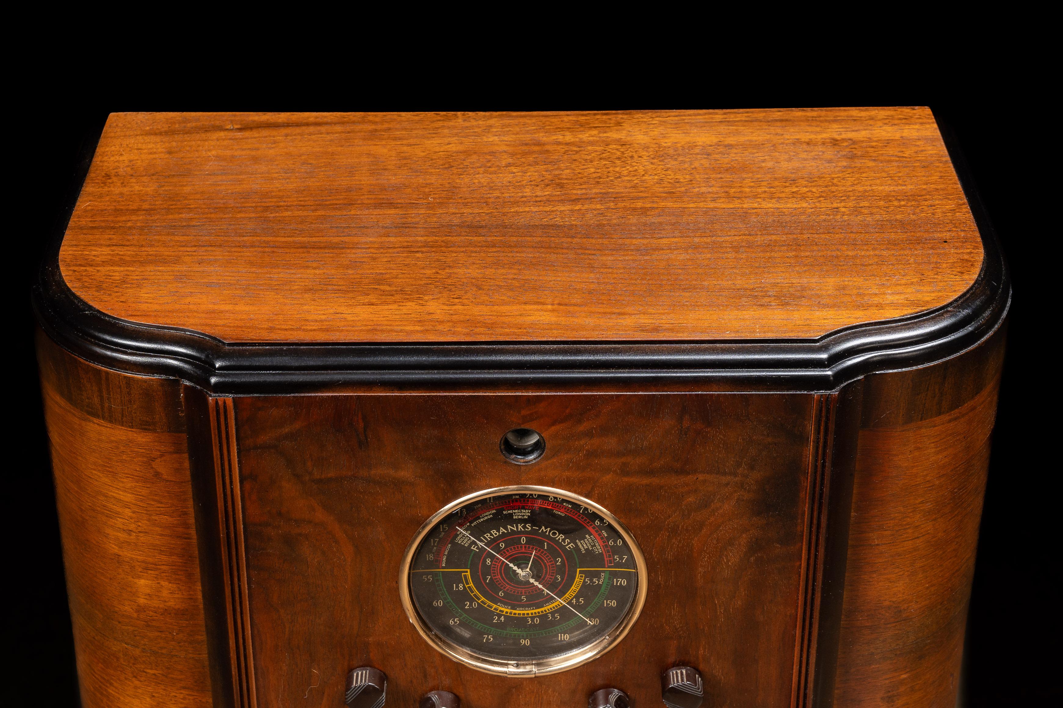 Bois c. 1930 Model No. 6AC-1 Radio with Magic Eye by Fairbanks-Morse en vente