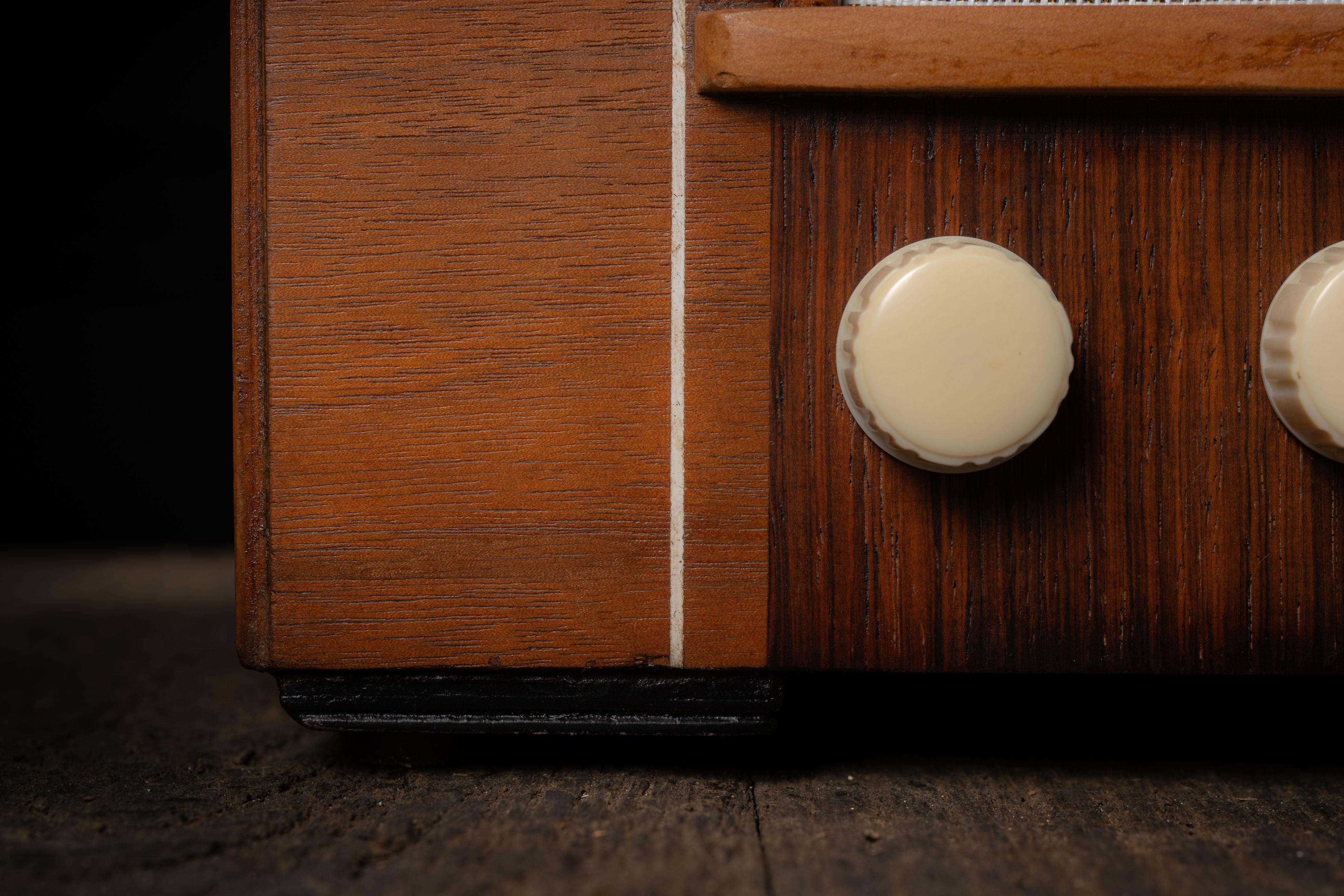 Bois c. 1940 Radio L-630 restaurée de General Electric en vente