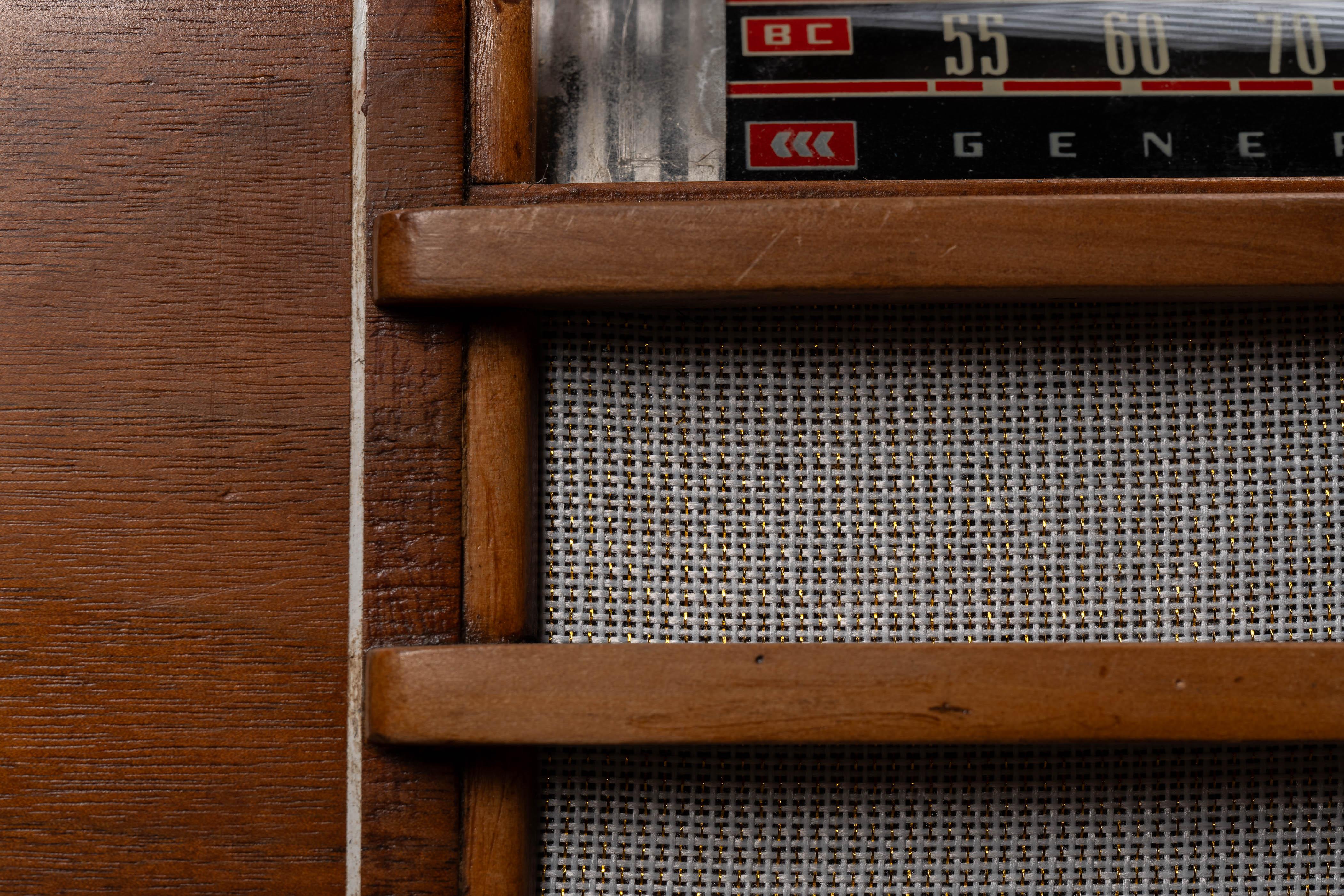 c. 1940 Radio L-630 restaurée de General Electric en vente 1