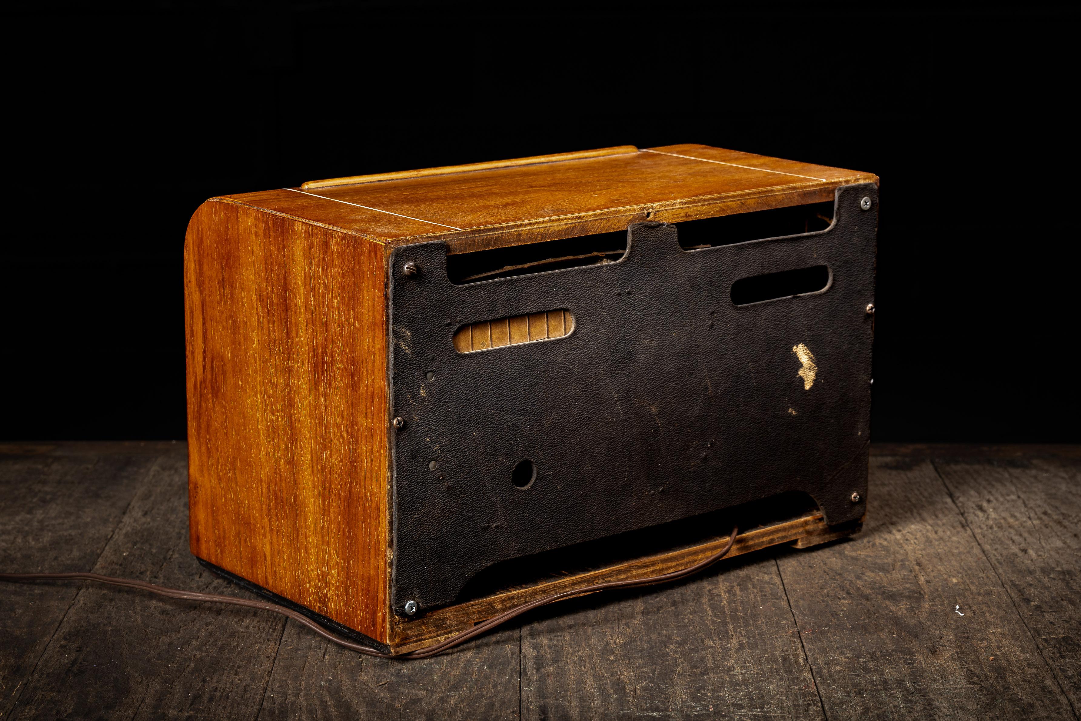 c. 1940 Radio L-630 restaurée de General Electric en vente 2