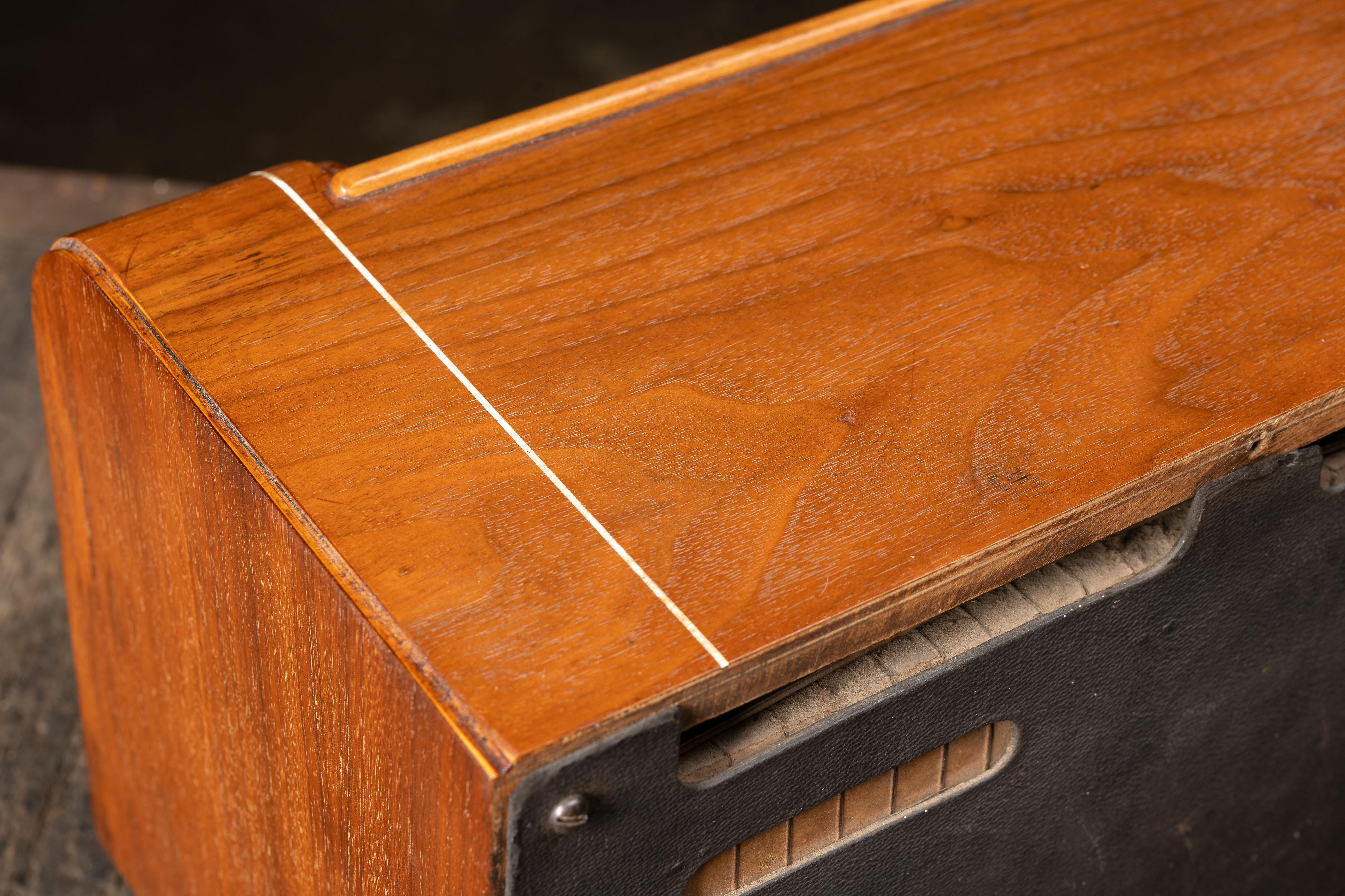 c. 1940 Radio L-630 restaurée de General Electric en vente 3