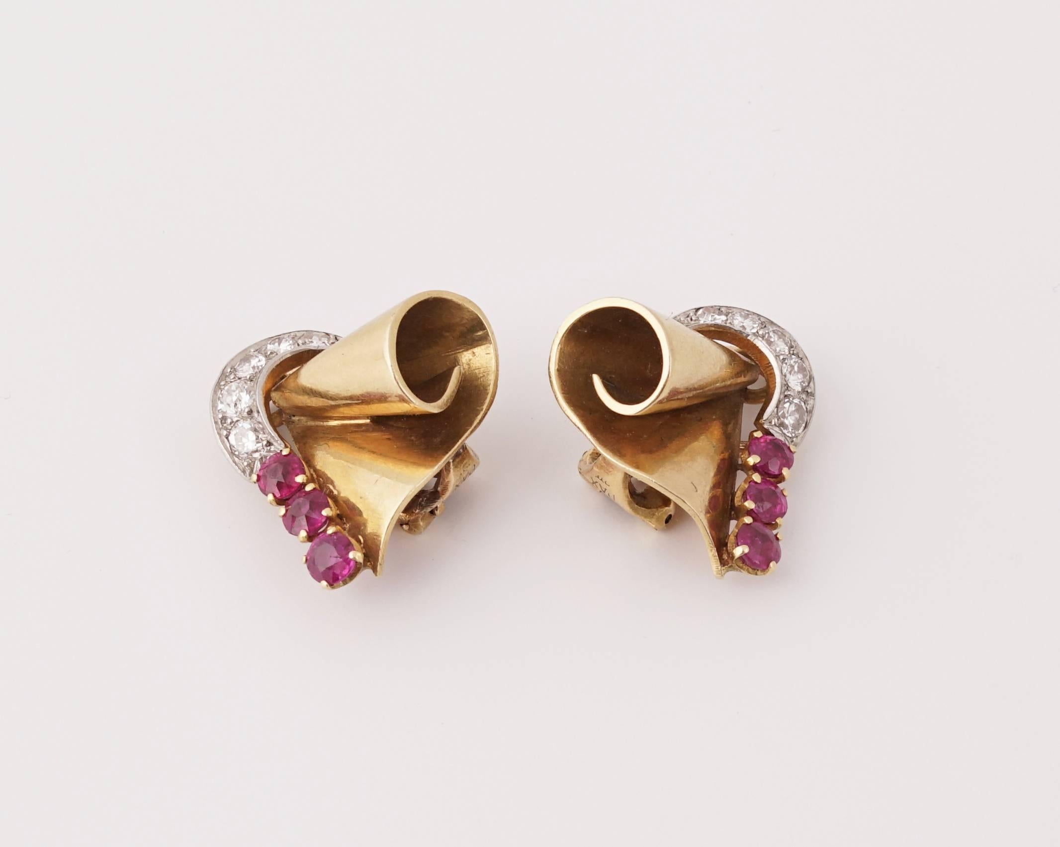 Retro 18 Karat Gold Platinum Ruby and Diamond Clip-On Earrings, circa 1940 In Excellent Condition In Paris, FR
