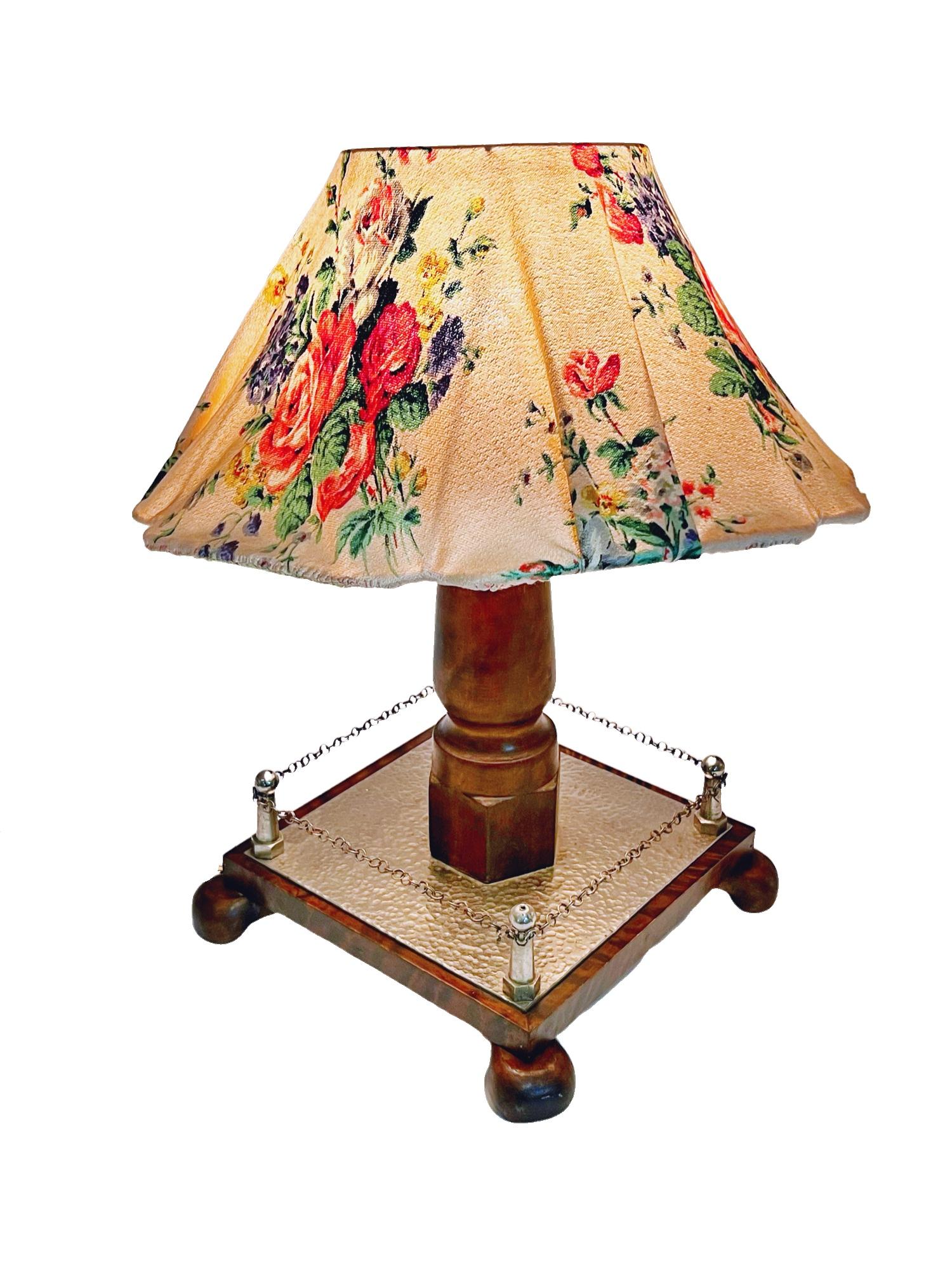 Arts and Crafts c. 1940s Arts & Crafts Hand-Crafted Table Lamp in Natural Birch - Unique Design en vente
