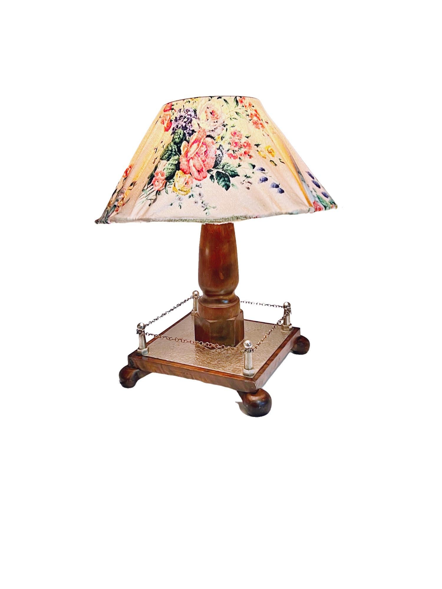 Suédois c. 1940s Arts & Crafts Hand-Crafted Table Lamp in Natural Birch - Unique Design en vente