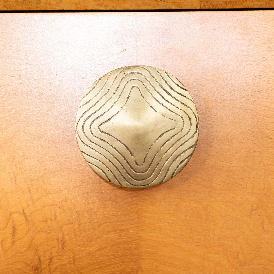 C. 1941 Gabinete de altavoces Gilbert Rohde para Herman Miller Paldao de acacia burilada en venta 4