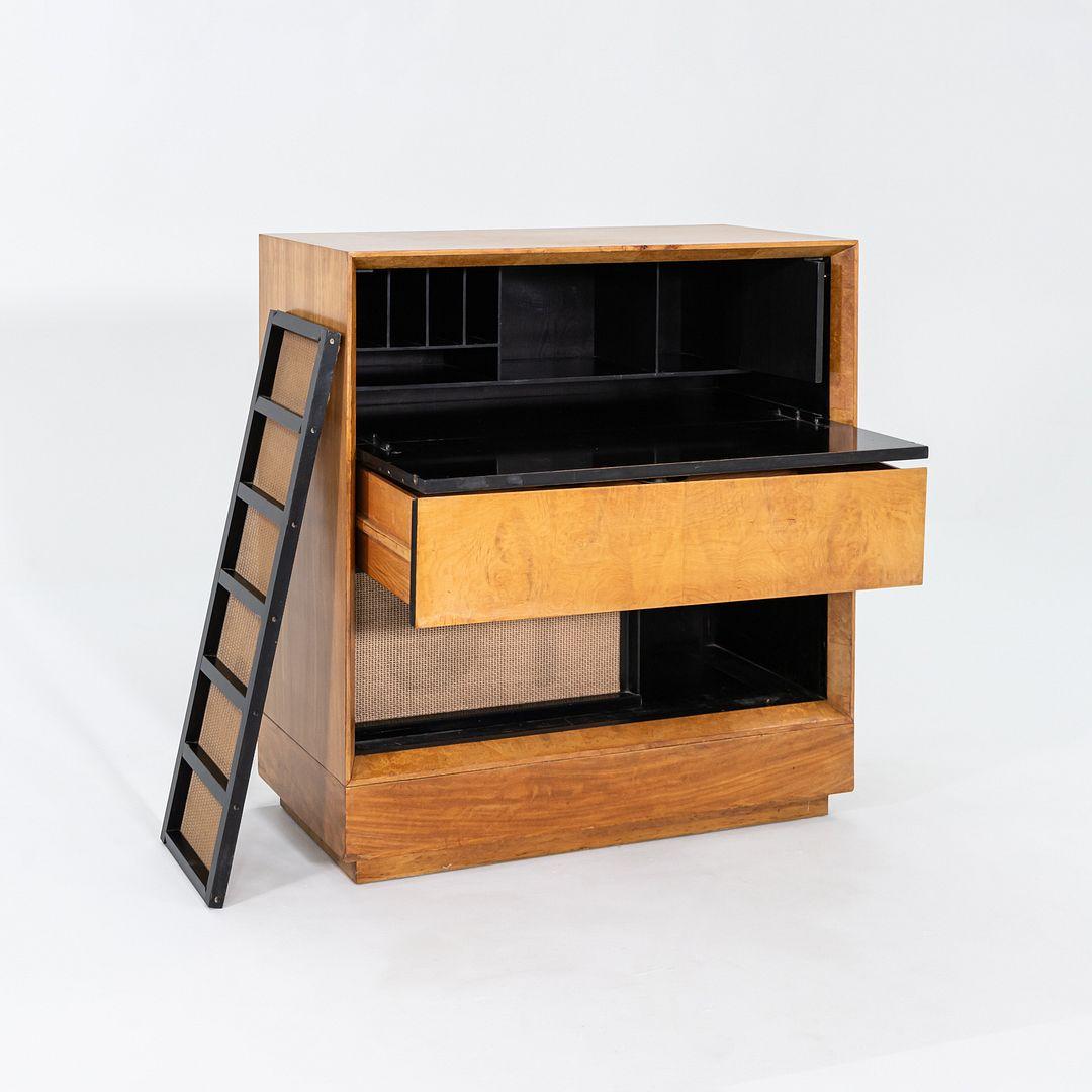 C. 1941 Gabinete de altavoces Gilbert Rohde para Herman Miller Paldao de acacia burilada Estadounidense en venta