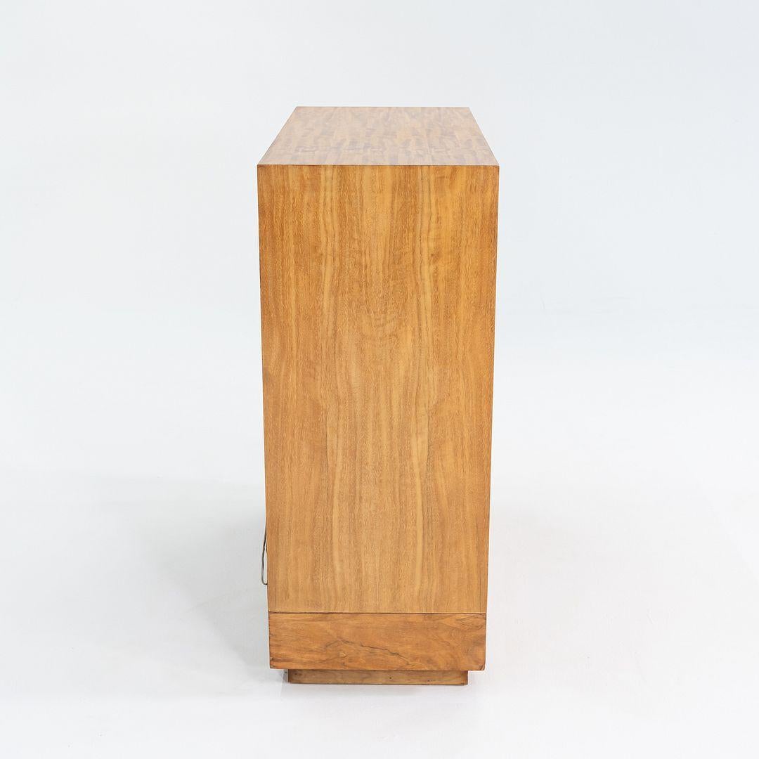 C. 1941 Gabinete de altavoces Gilbert Rohde para Herman Miller Paldao de acacia burilada en venta 1