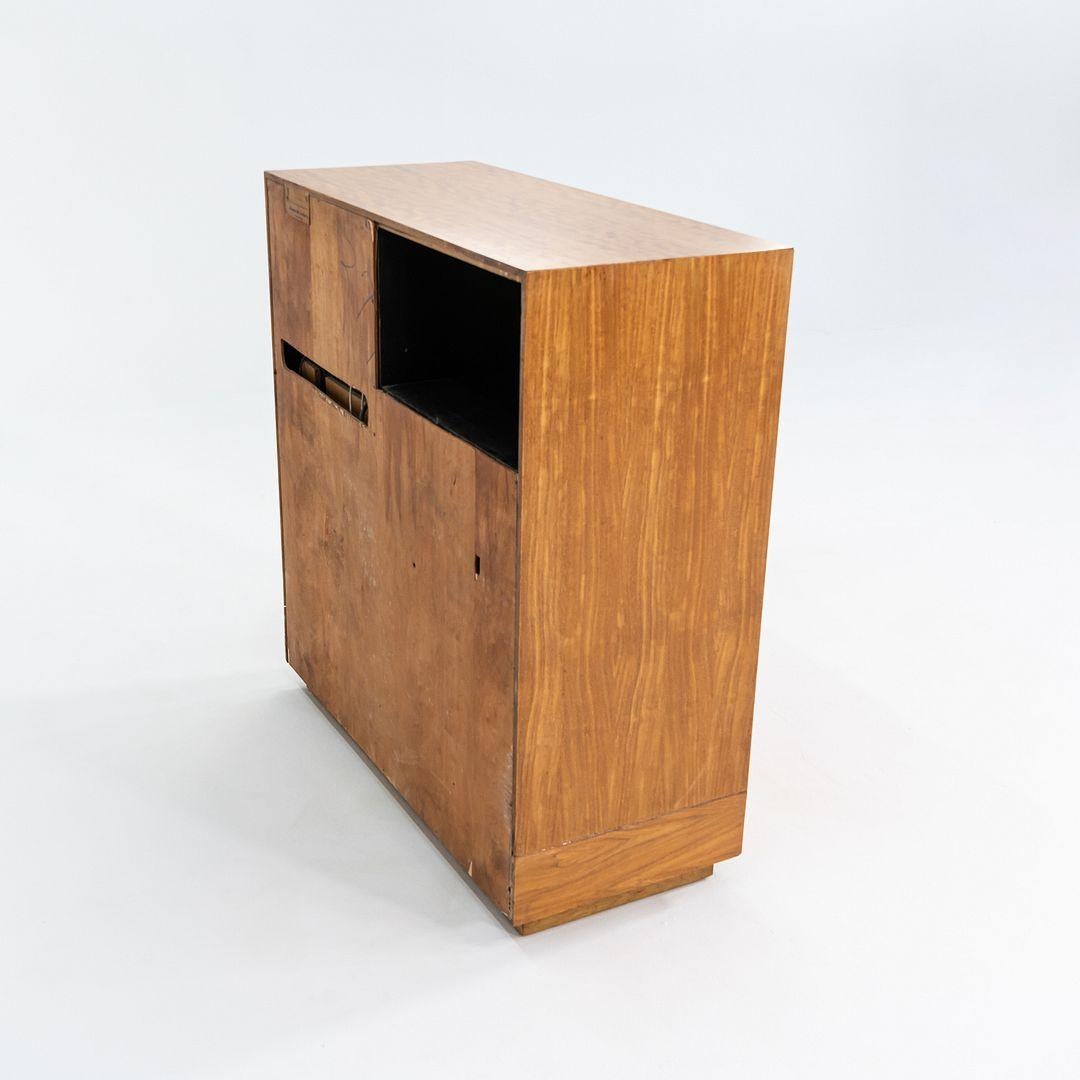C. 1941 Gilbert Rohde for Herman Miller Paldao Burled Acacia Stereo Cabinet In Good Condition For Sale In Philadelphia, PA