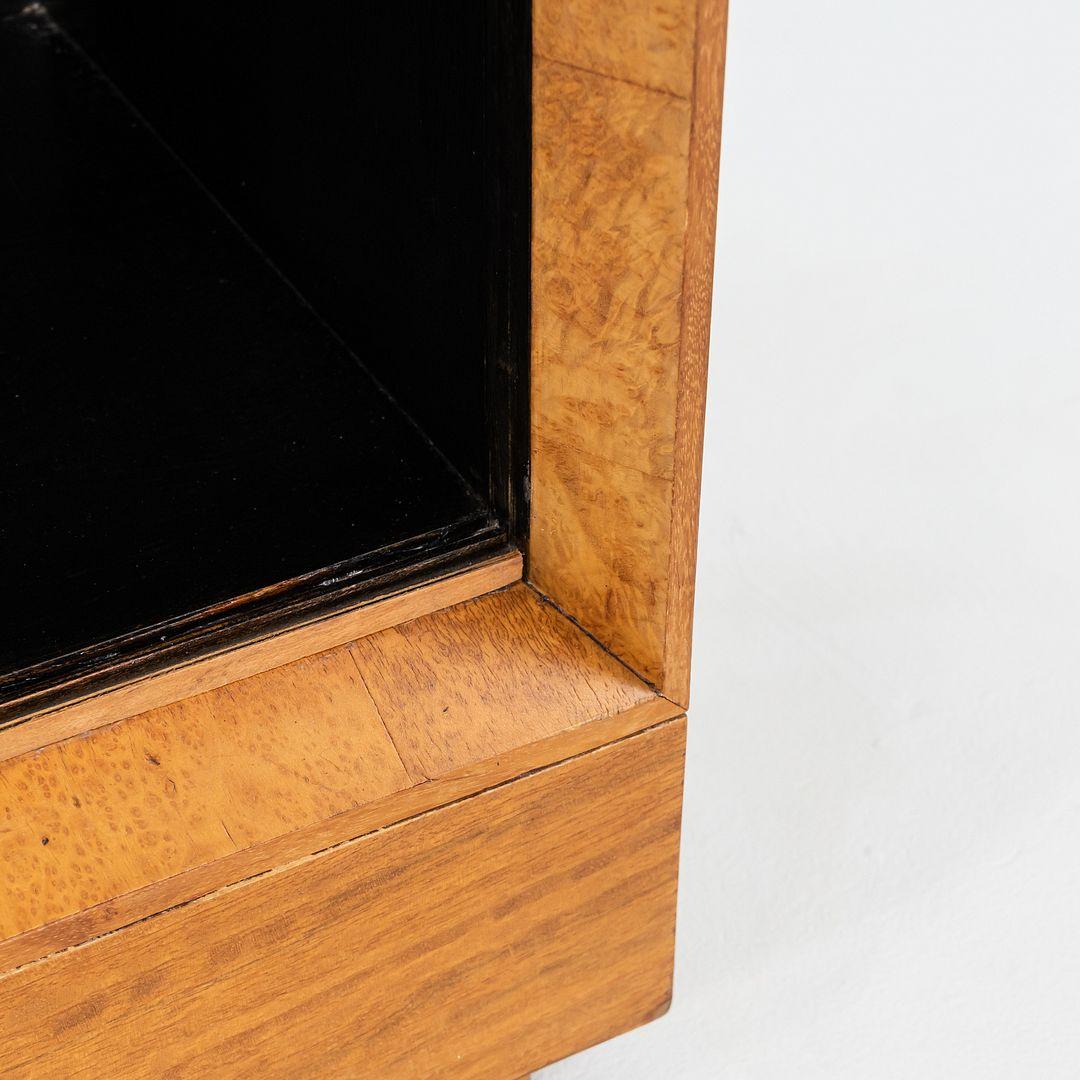 Américain Armoire Paldao Gilbert Rohde pour Herman Miller avec portes en verre coulissantes, vers 1941 en vente