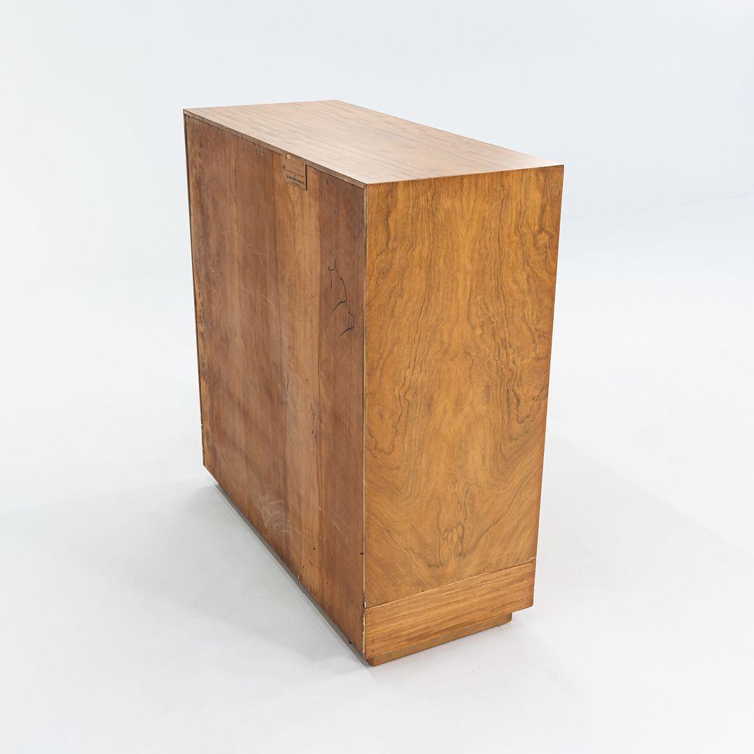 Armoire Paldao Gilbert Rohde pour Herman Miller avec portes en verre coulissantes, vers 1941 Bon état - En vente à Philadelphia, PA