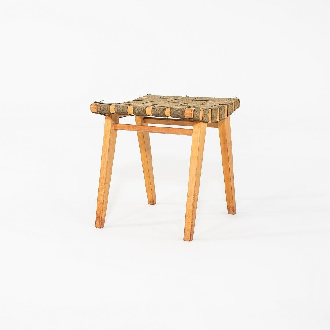 C. 1946 Jens Risom for Knoll Stool 667-W with Original Label In Good Condition For Sale In Philadelphia, PA