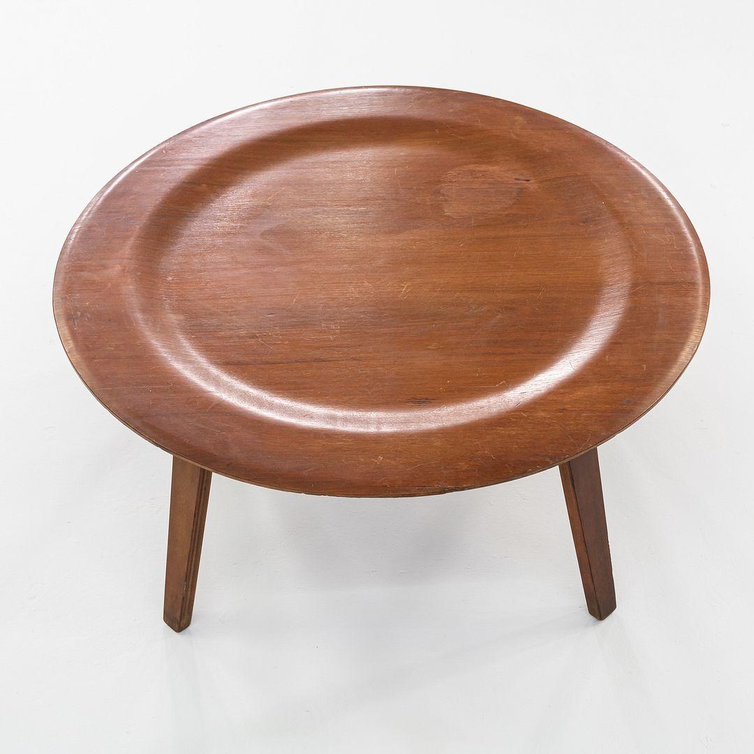 C. 1947 Table basse ronde en bois Eames Evans Herman Miller CTW en noyer en vente 5