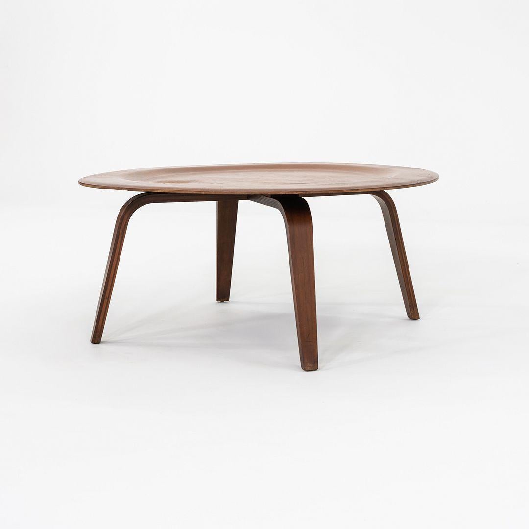 Américain C. 1947 Table basse ronde en bois Eames Evans Herman Miller CTW en noyer en vente
