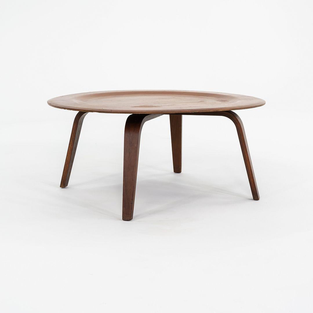 C. 1947 Table basse ronde en bois Eames Evans Herman Miller CTW en noyer en vente 1