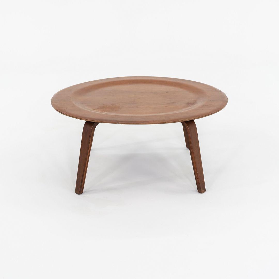 C. 1947 Table basse ronde en bois Eames Evans Herman Miller CTW en noyer en vente 2