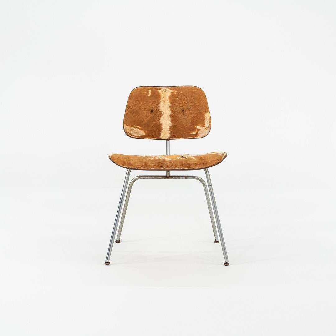 C. 1949 Sedia da pranzo Evans Eames DCM con tappezzeria originale in pelo e pelle In condizioni buone in vendita a Philadelphia, PA