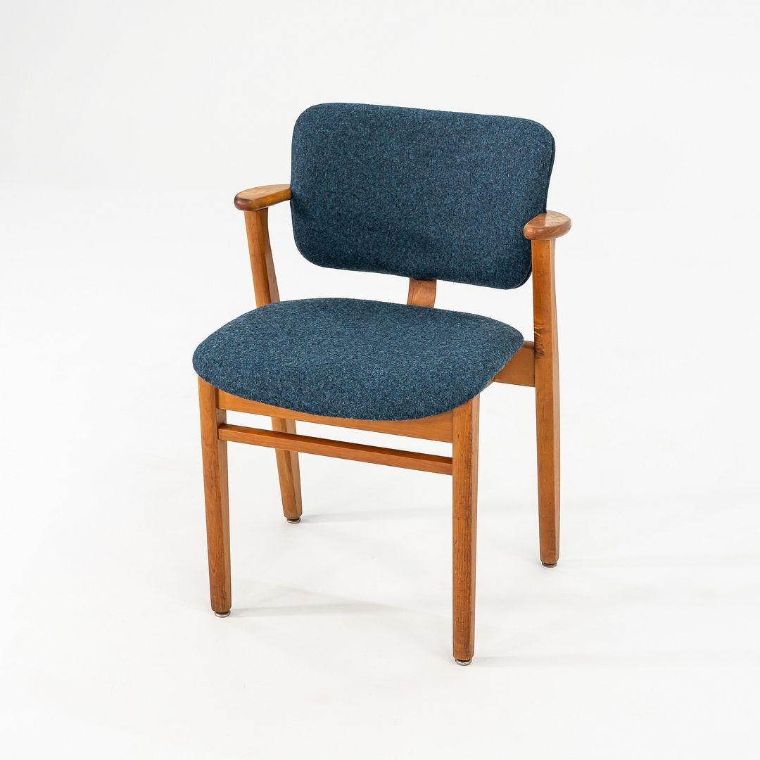 Moderno C. 1949 Set di quattro sedie da pranzo Knoll Domus di Ilmari Tapiovaara con Fabrice in vendita