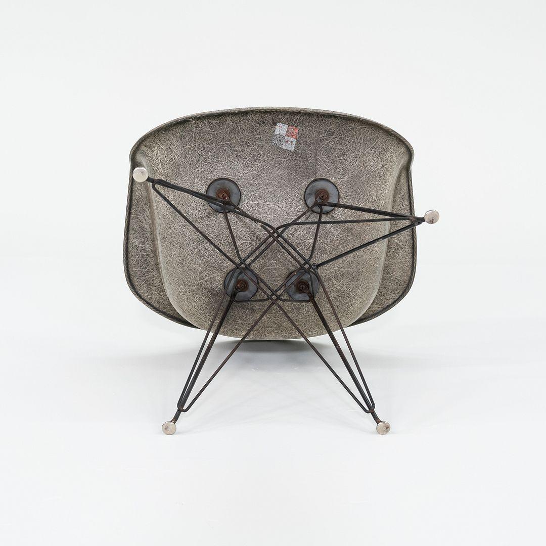 C. 1950 Herman Miller Eames Rope Edge DAR Arm Shell Chair in Elephant Hide Grey (Aluminium) im Angebot