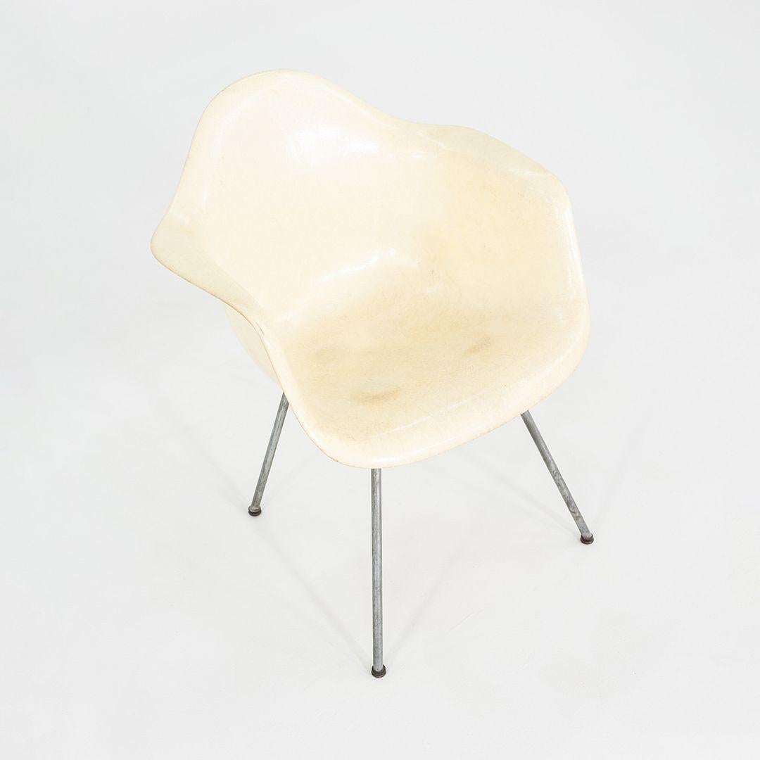 C. 1950 Herman Miller Eames Zenith SAX Sedia a conchiglia con braccio in fibra di vetro e bordo a corda in vendita 5