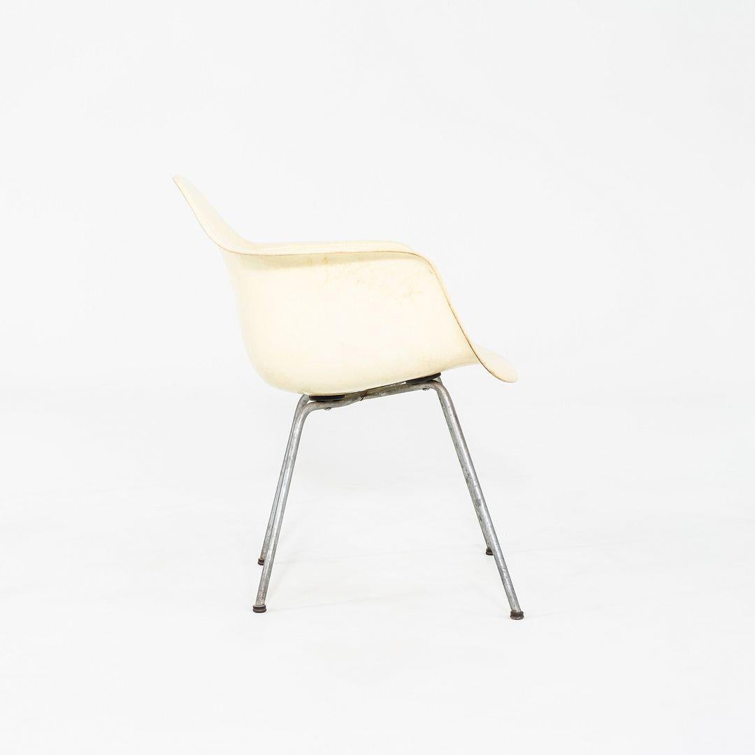 C. 1950 Herman Miller Eames Zenith SAX Sedia a conchiglia con braccio in fibra di vetro e bordo a corda In condizioni buone in vendita a Philadelphia, PA