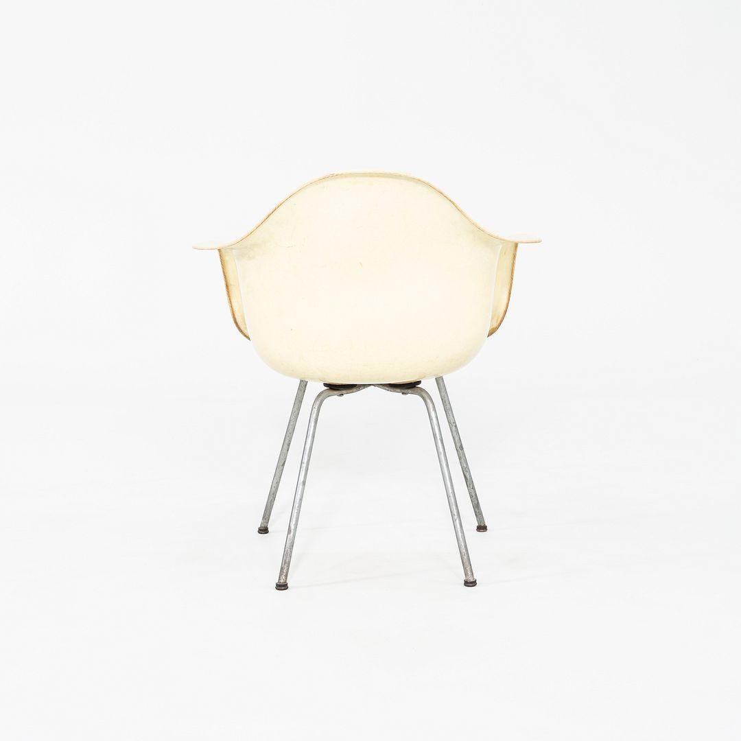 Metà XX secolo C. 1950 Herman Miller Eames Zenith SAX Sedia a conchiglia con braccio in fibra di vetro e bordo a corda in vendita
