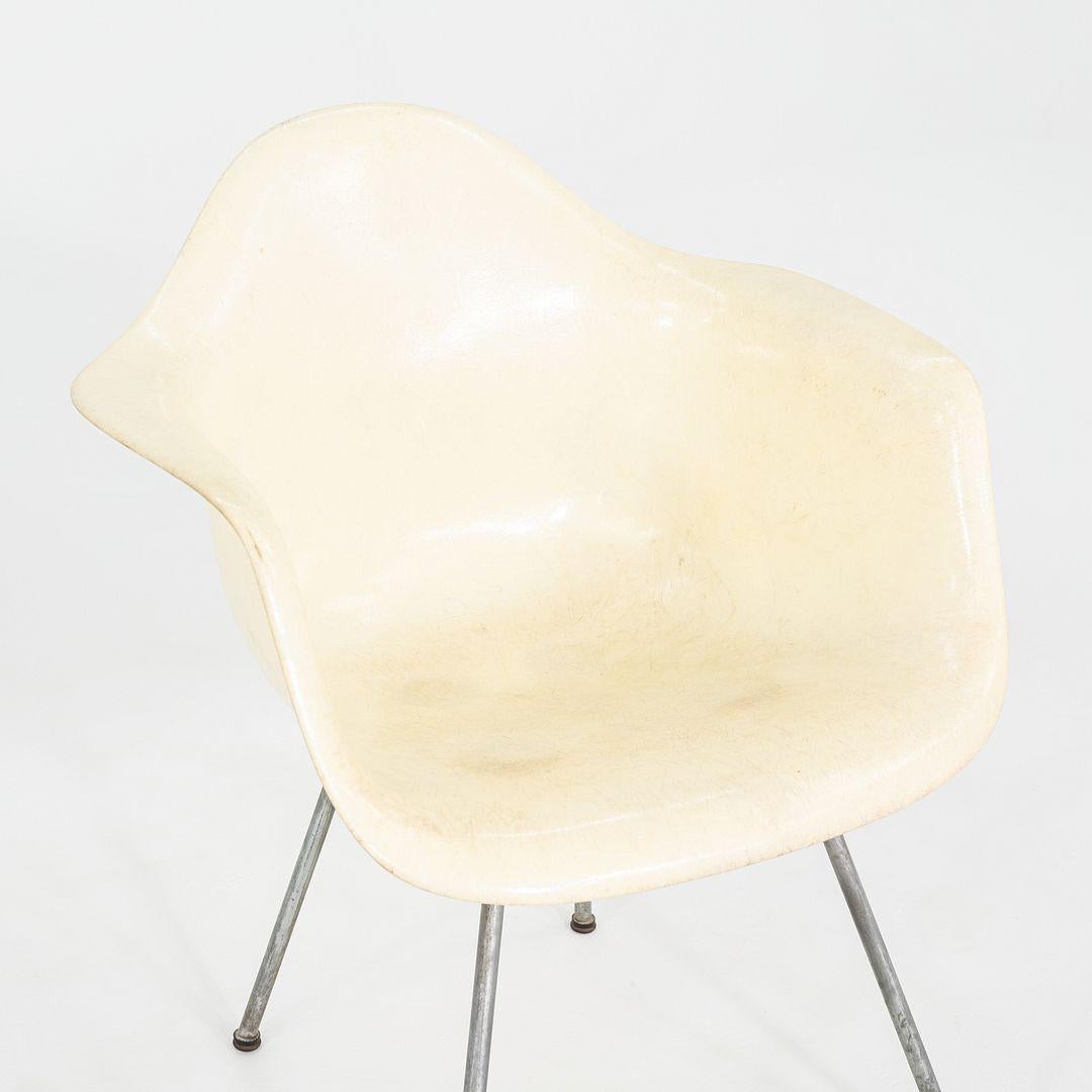 C. 1950 Herman Miller Eames Zenith SAX Sedia a conchiglia con braccio in fibra di vetro e bordo a corda in vendita 1