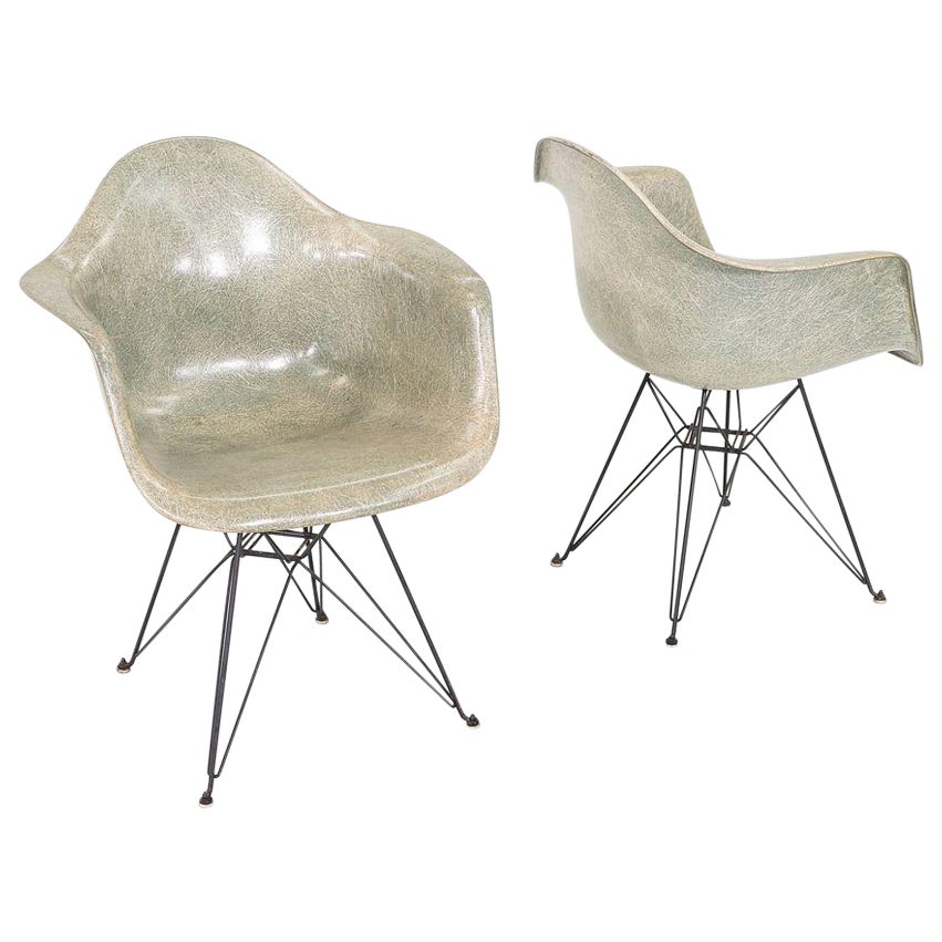 C. 1950 Pair of Herman Miller Eames Rope Edge DAR Arm Shell Chair in Green For Sale