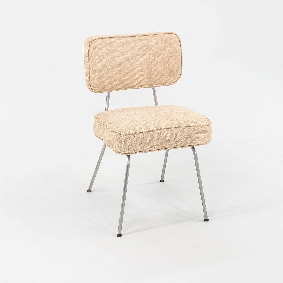 Il s'agit d'un ensemble de huit chaises de salle à manger, modèle 4671, conçu par George Nelson pour Herman Miller en 1948. Ces exemples datent des années 1950 et le prix indiqué comprend l'ensemble de huit chaises tel que photographié. Ils sont