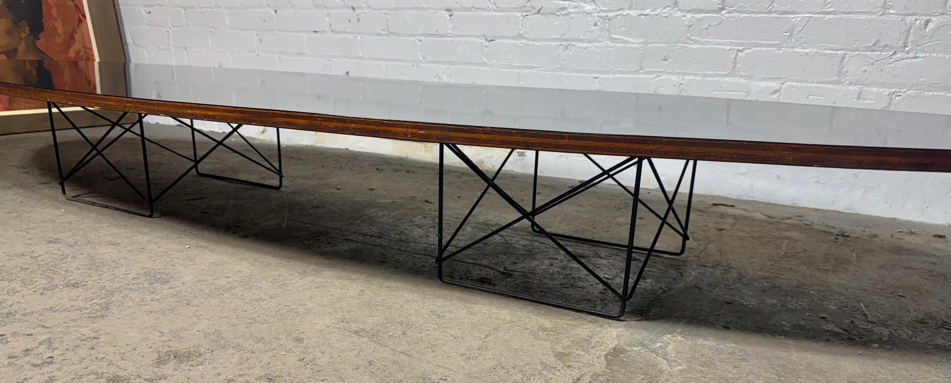 C. 1950er Herman Miller Eames ETR Surfboard Couchtisch aus schwarzem Laminat, Eames ETR im Angebot 3