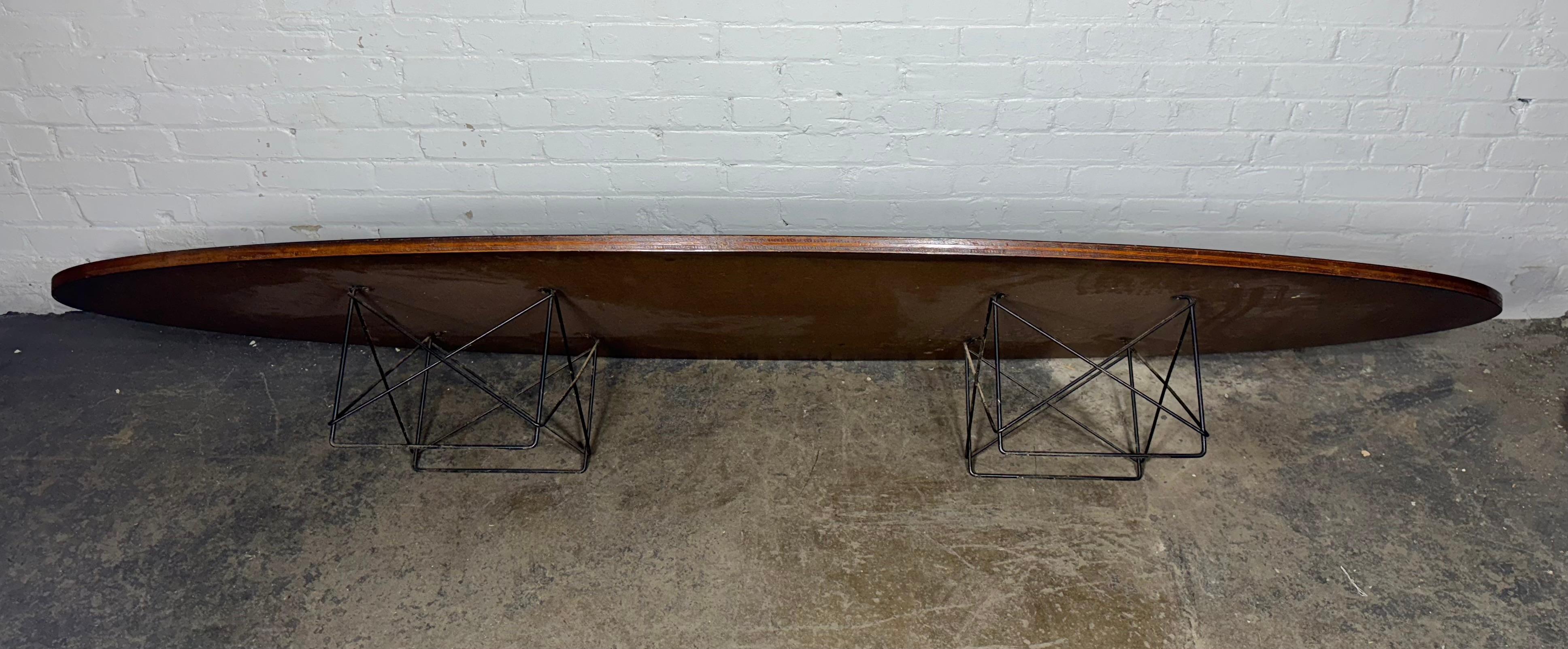 C. 1950er Herman Miller Eames ETR Surfboard Couchtisch aus schwarzem Laminat, Eames ETR (Moderne der Mitte des Jahrhunderts) im Angebot