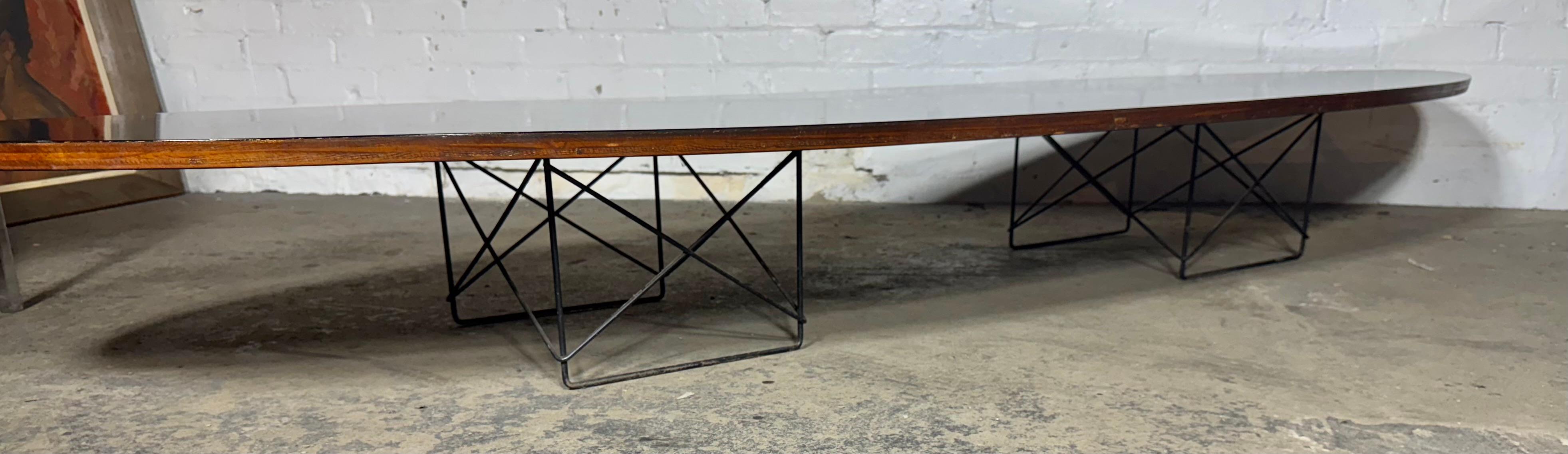 C. 1950er Herman Miller Eames ETR Surfboard Couchtisch aus schwarzem Laminat, Eames ETR (amerikanisch) im Angebot