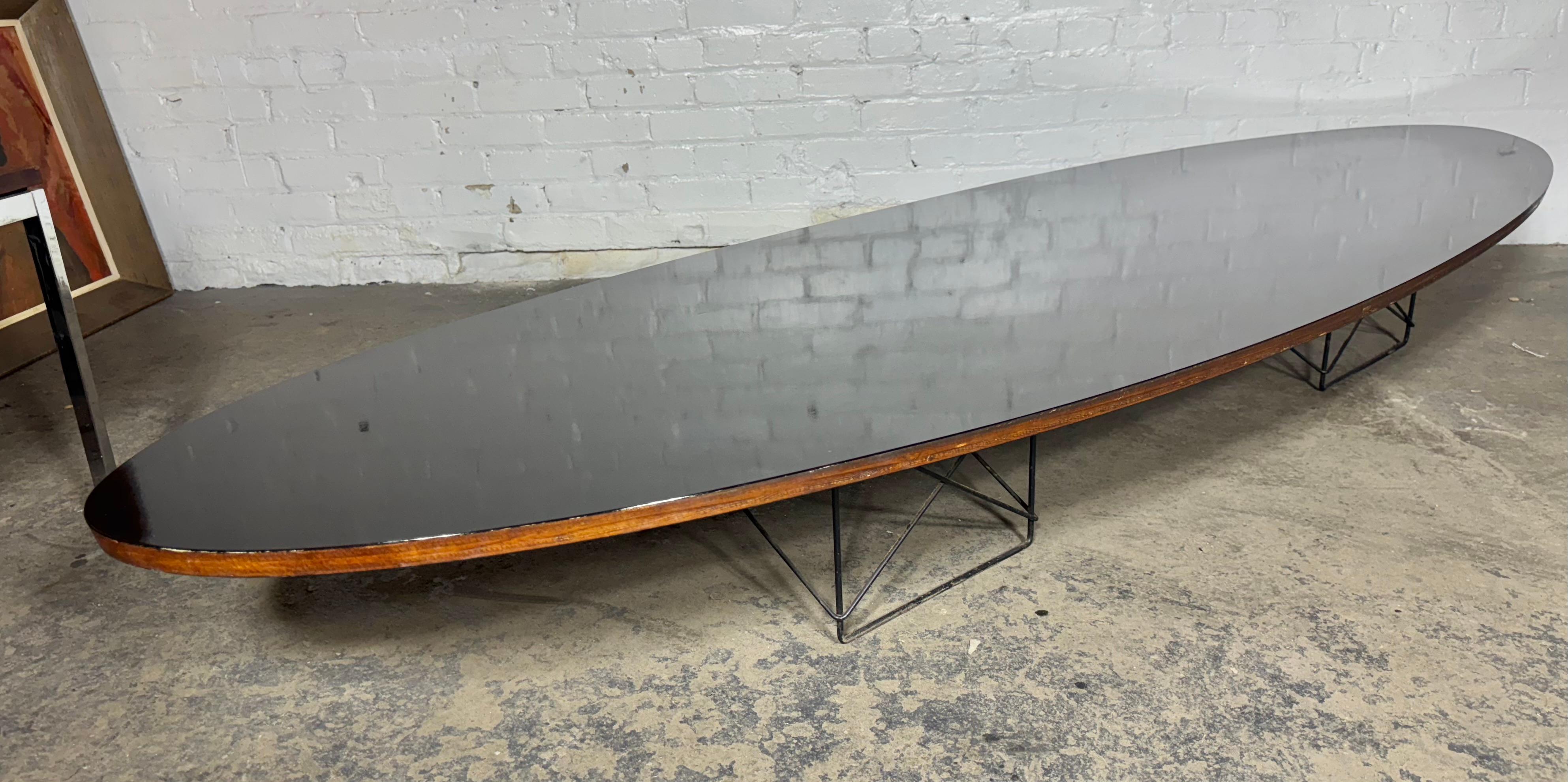 C. 1950er Herman Miller Eames ETR Surfboard Couchtisch aus schwarzem Laminat, Eames ETR im Zustand „Gut“ im Angebot in Buffalo, NY
