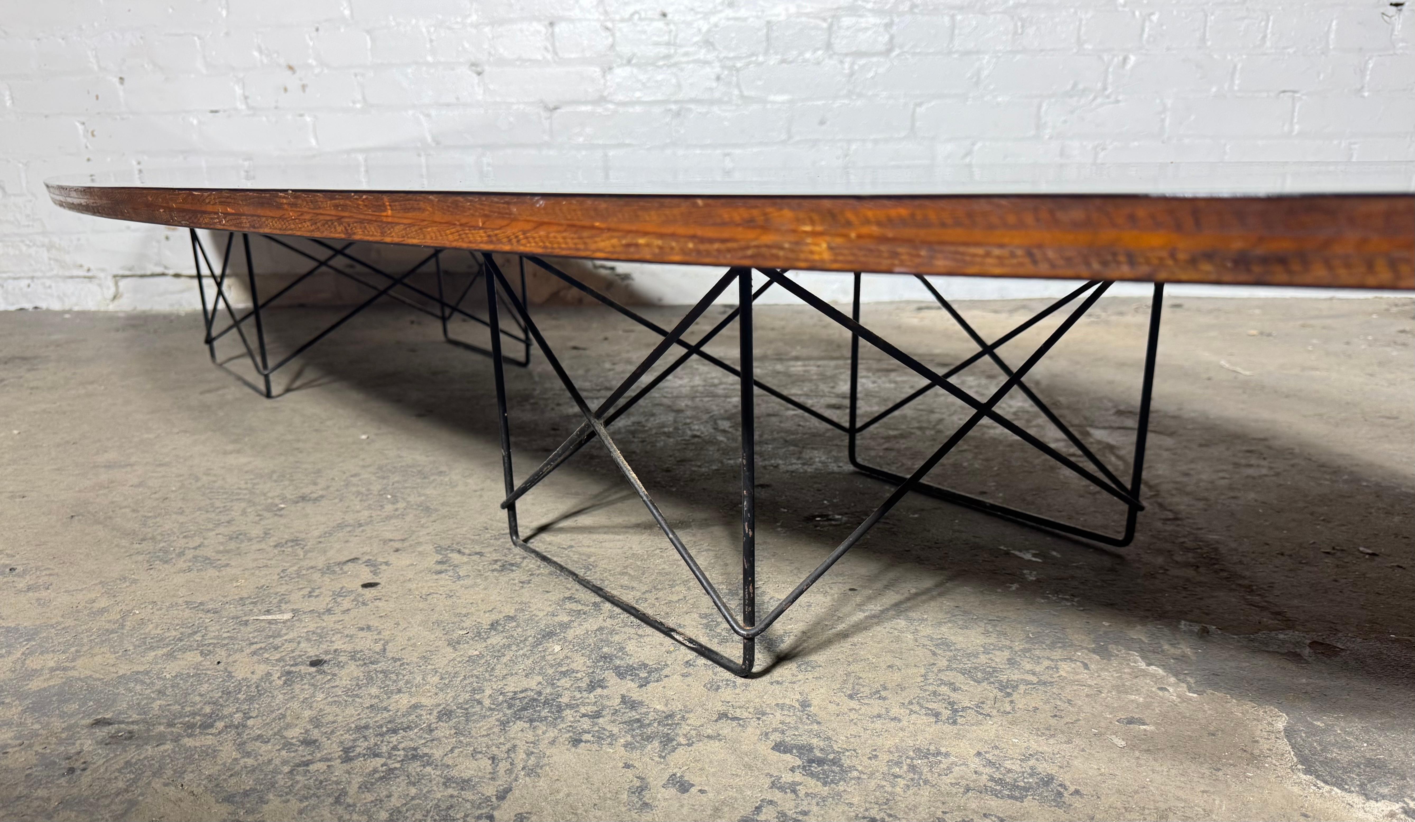 C. 1950er Herman Miller Eames ETR Surfboard Couchtisch aus schwarzem Laminat, Eames ETR (Mitte des 20. Jahrhunderts) im Angebot