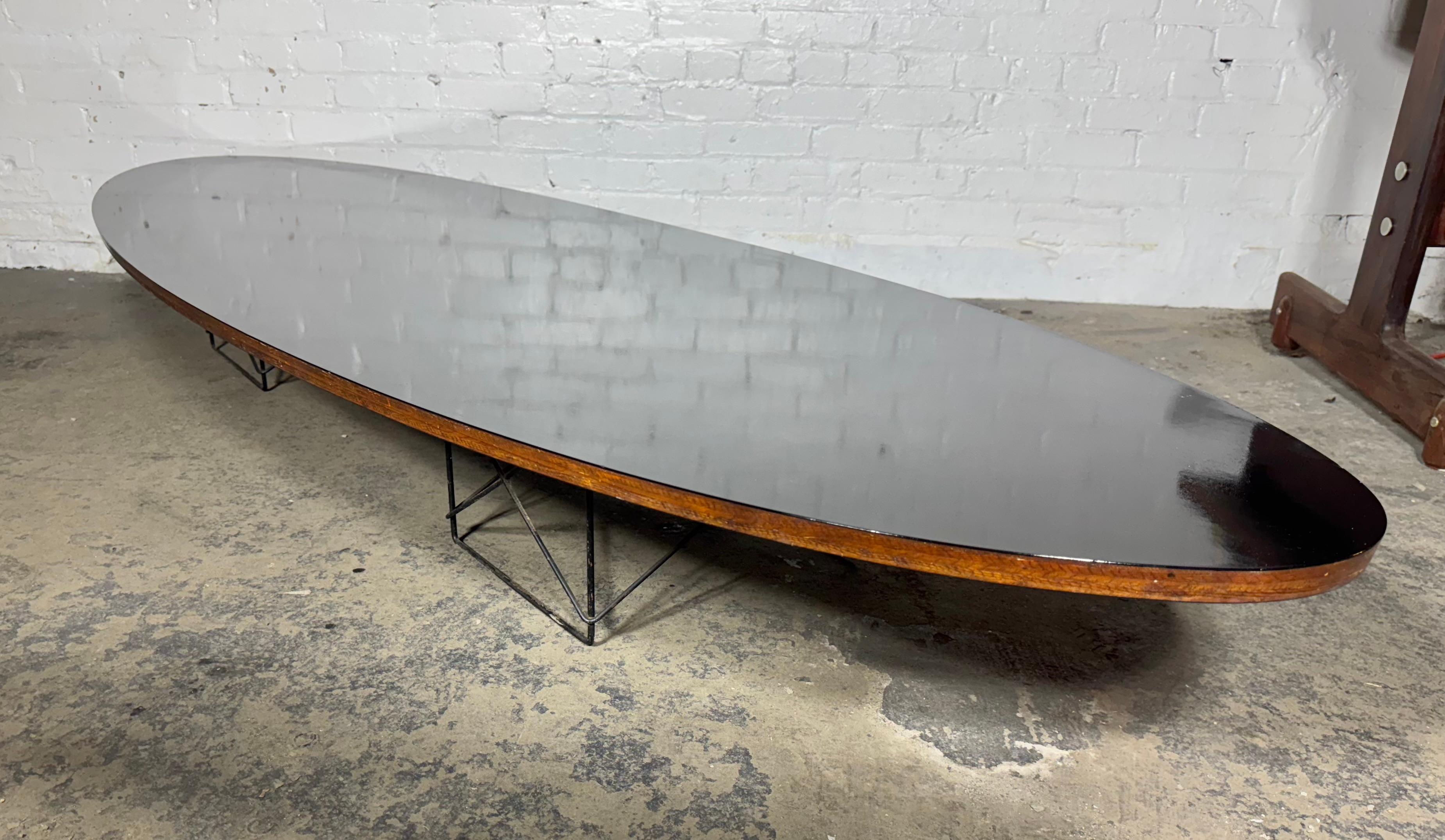 C. 1950er Herman Miller Eames ETR Surfboard Couchtisch aus schwarzem Laminat, Eames ETR (Metall) im Angebot