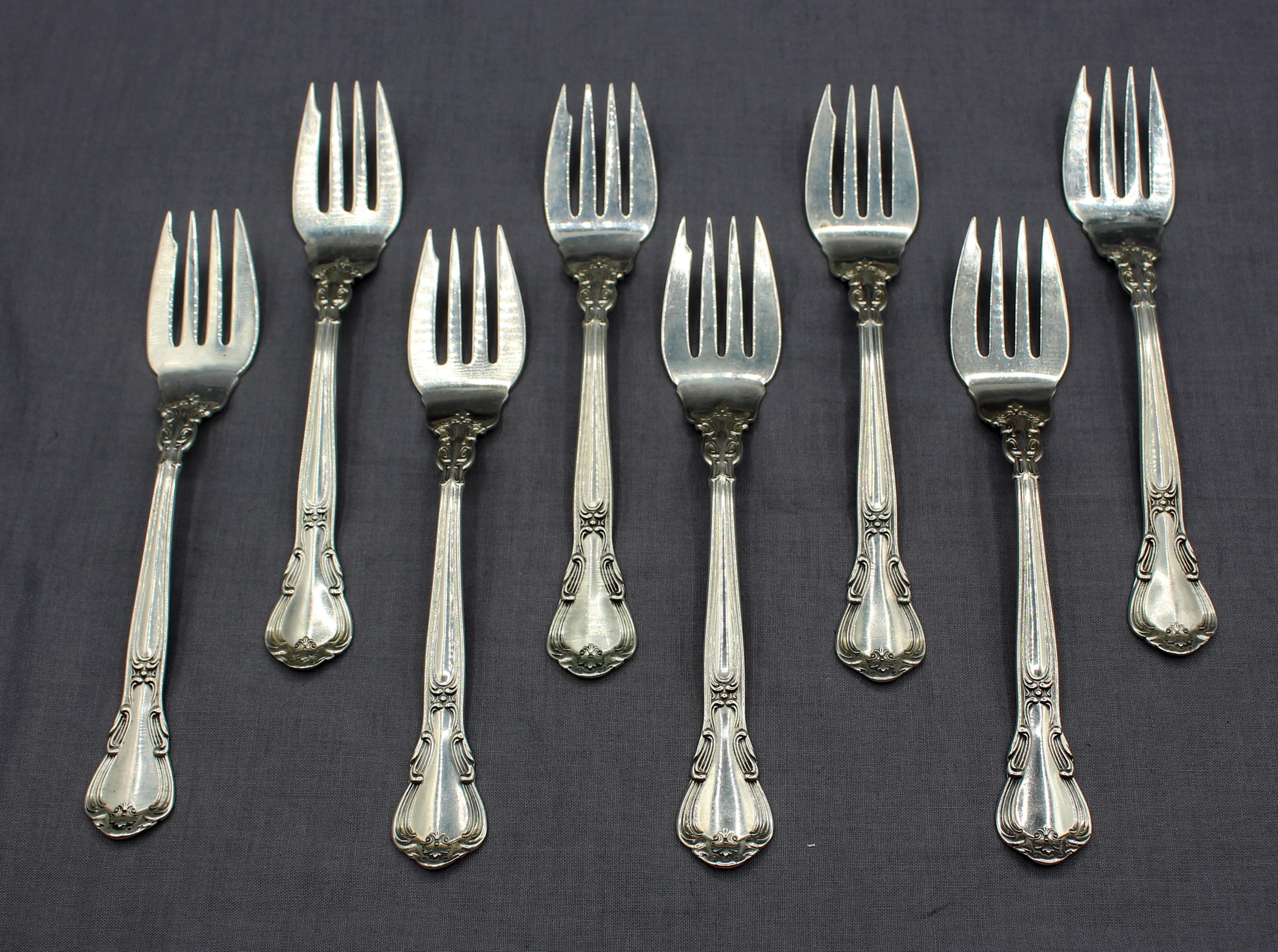 Service for 8 of Chantilly pattern sterling silver flatware by Gorham, c.1950s. Never monogrammed. 32 pieces: 8 place knives (9.25