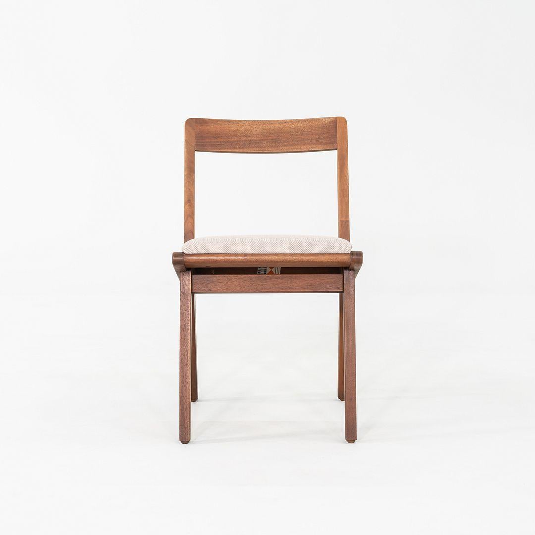 Moderno C. 1951 Set di nove sedie da pranzo Jens Risom per Knoll 666 in noce con sedili in vendita