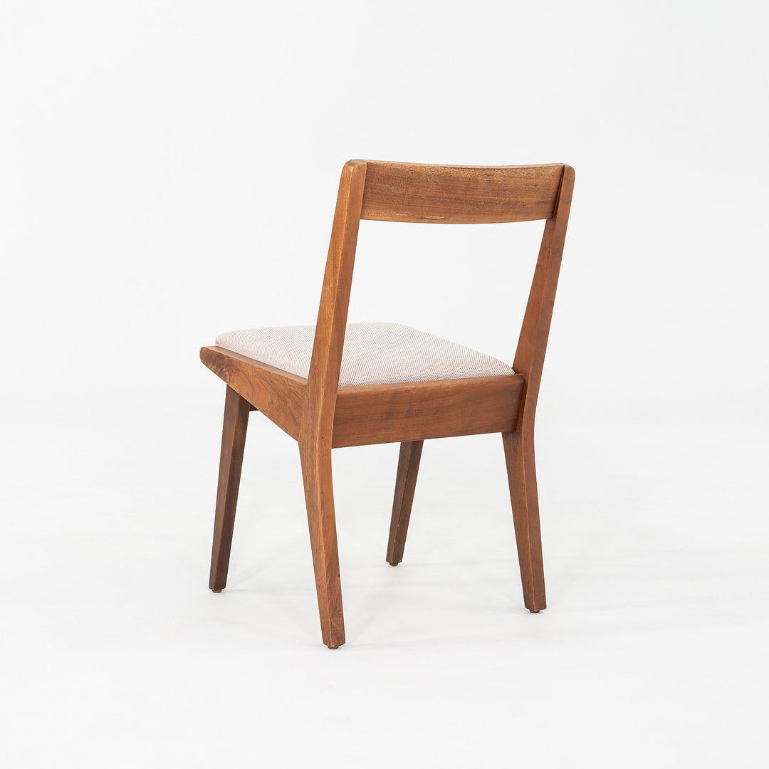 Metà XX secolo C. 1951 Set di nove sedie da pranzo Jens Risom per Knoll 666 in noce con sedili in vendita