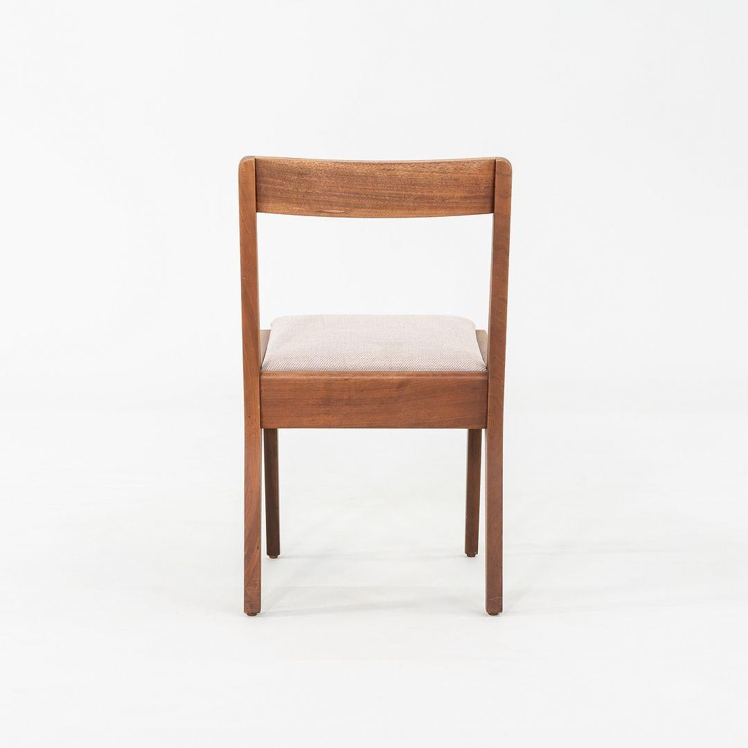 Noce C. 1951 Set di nove sedie da pranzo Jens Risom per Knoll 666 in noce con sedili in vendita