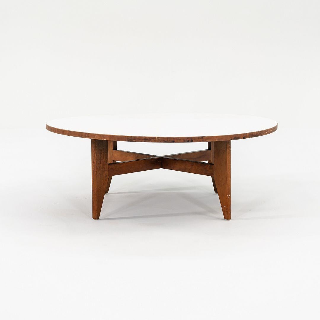 C. 1952 Table basse en bois Model No. 5059 de George Nelson pour Herman Miller Bon état - En vente à Philadelphia, PA